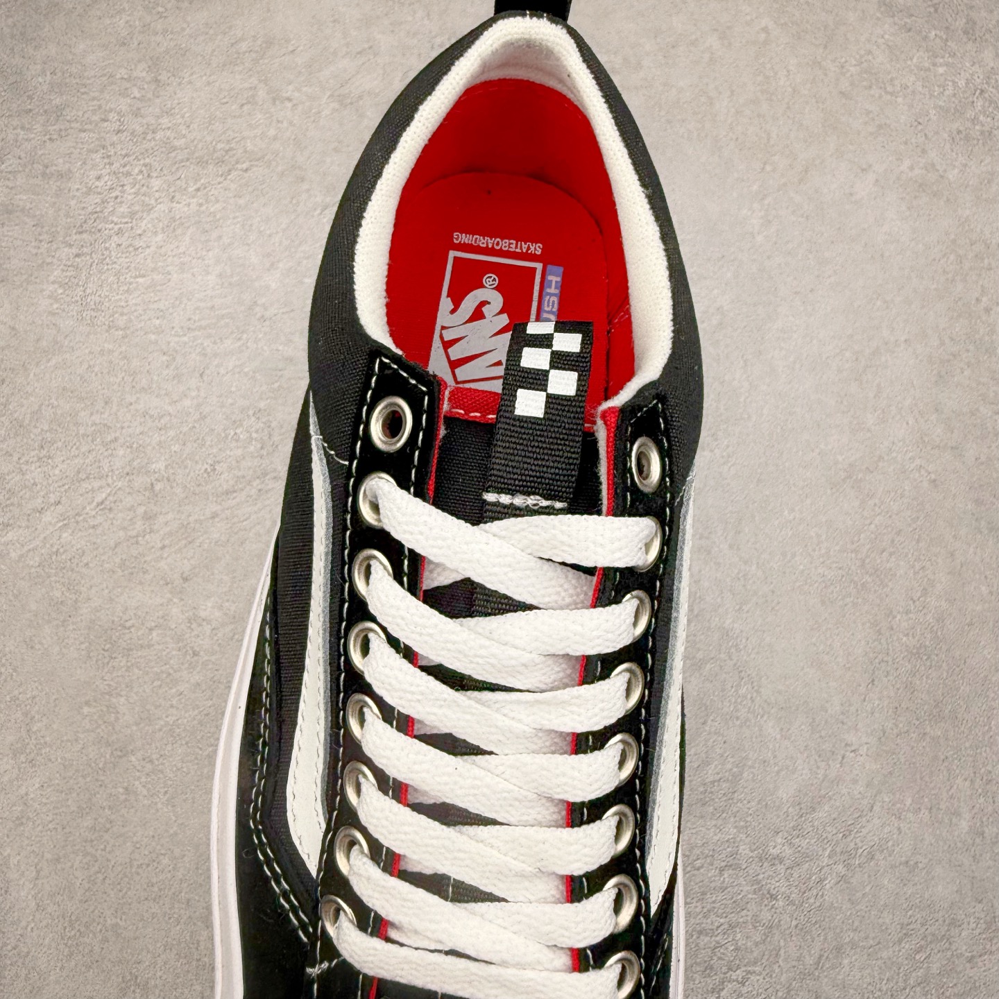 图片[5]-Vans Old Skool Skate 36 黑白 范斯官方 舒适百搭休闲滑板鞋 鞋型升级融合面包鞋元素 时尚简约 加厚鞋舌设计 毛圈内衬搭配缓震鞋垫 提升舒适脚感 货号：VN000D5RBA2 尺码：35 36 36.5 37 38 38.5 39 40 40.5 41 42 42.5 43 44-选品中心