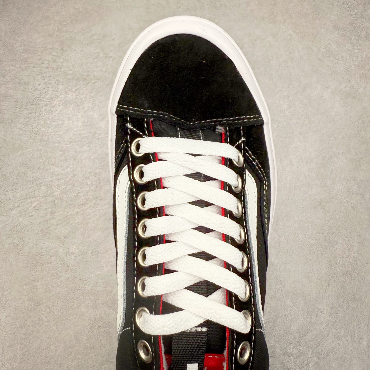 图片[4]-Vans Old Skool Skate 36 黑白 范斯官方 舒适百搭休闲滑板鞋 鞋型升级融合面包鞋元素 时尚简约 加厚鞋舌设计 毛圈内衬搭配缓震鞋垫 提升舒适脚感 货号：VN000D5RBA2 尺码：35 36 36.5 37 38 38.5 39 40 40.5 41 42 42.5 43 44-选品中心