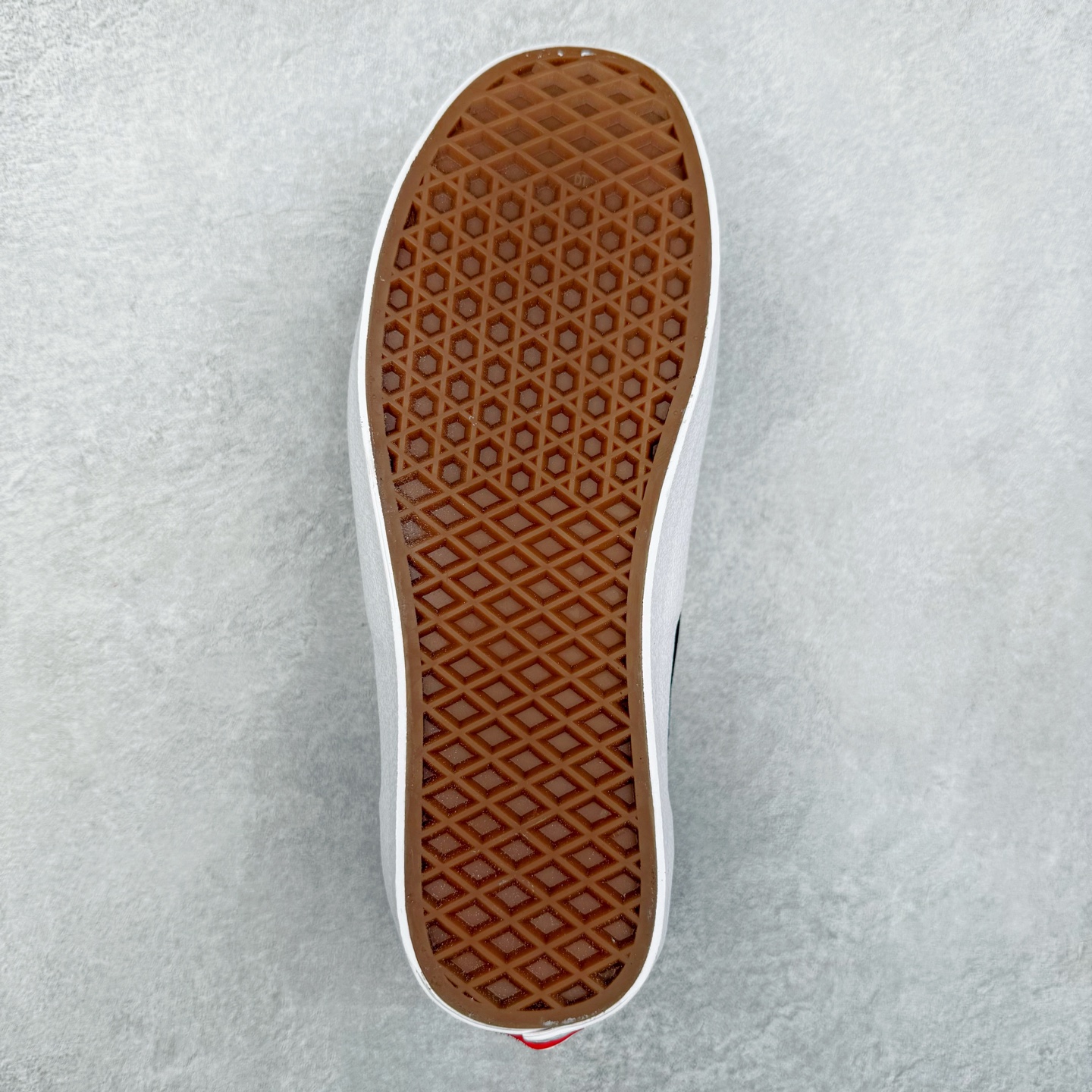 图片[9]-Vans Old Skool Skate 36 黑白 范斯官方 舒适百搭休闲滑板鞋 鞋型升级融合面包鞋元素 时尚简约 加厚鞋舌设计 毛圈内衬搭配缓震鞋垫 提升舒适脚感 货号：VN000D5RBA2 尺码：35 36 36.5 37 38 38.5 39 40 40.5 41 42 42.5 43 44-选品中心