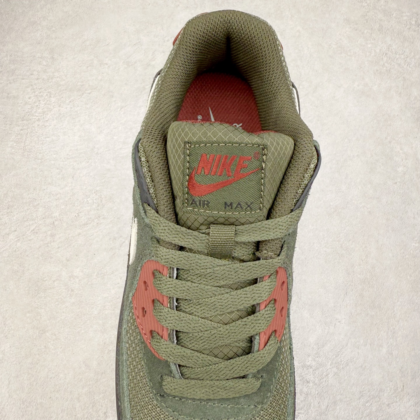图片[5]-＃MX版 NK Air MAX 90 气垫复古减震跑步鞋 DM0029-300 经典重温 独家陆续补货 外单专供大厂出品 品质稳定 一百余色 终端操作 Air Max 90于1990年推出 来自Air Max系列 在Air Max 1的基础上改进而得 增加了气垫面积 外型上也更为流线 最特別的就是加入了菱纹塑胶嵌板 为Air Max 90增添了许多潮流气息 皮革鞋面 造就出色耐穿性和支撑力 Max Air缓震配置搭配泡棉中底 令Air Max 90轻盈而舒适 华夫格橡胶外底 铸就Air Max 90非凡的抓地力 而Air Max 90不仅是一双跑鞋 它成功跨越了时间的演进 成为了球鞋文化与潮流圈中最熟为人知的鞋款之一 尺码：36 36.5 37.5 38 38.5 39 40 40.5 41 42 42.5 43 44 44.5 45-选品中心