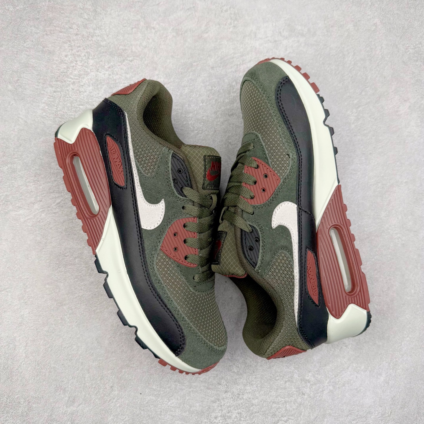 图片[3]-＃MX版 NK Air MAX 90 气垫复古减震跑步鞋 DM0029-300 经典重温 独家陆续补货 外单专供大厂出品 品质稳定 一百余色 终端操作 Air Max 90于1990年推出 来自Air Max系列 在Air Max 1的基础上改进而得 增加了气垫面积 外型上也更为流线 最特別的就是加入了菱纹塑胶嵌板 为Air Max 90增添了许多潮流气息 皮革鞋面 造就出色耐穿性和支撑力 Max Air缓震配置搭配泡棉中底 令Air Max 90轻盈而舒适 华夫格橡胶外底 铸就Air Max 90非凡的抓地力 而Air Max 90不仅是一双跑鞋 它成功跨越了时间的演进 成为了球鞋文化与潮流圈中最熟为人知的鞋款之一 尺码：36 36.5 37.5 38 38.5 39 40 40.5 41 42 42.5 43 44 44.5 45-选品中心