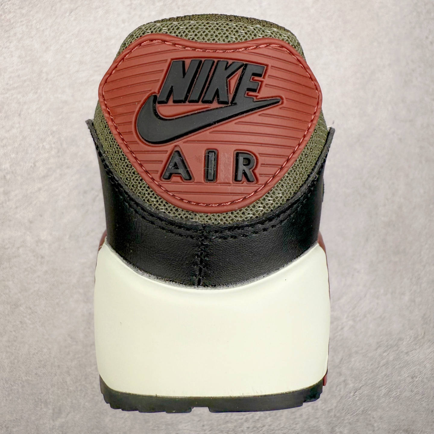 图片[8]-＃MX版 NK Air MAX 90 气垫复古减震跑步鞋 DM0029-300 经典重温 独家陆续补货 外单专供大厂出品 品质稳定 一百余色 终端操作 Air Max 90于1990年推出 来自Air Max系列 在Air Max 1的基础上改进而得 增加了气垫面积 外型上也更为流线 最特別的就是加入了菱纹塑胶嵌板 为Air Max 90增添了许多潮流气息 皮革鞋面 造就出色耐穿性和支撑力 Max Air缓震配置搭配泡棉中底 令Air Max 90轻盈而舒适 华夫格橡胶外底 铸就Air Max 90非凡的抓地力 而Air Max 90不仅是一双跑鞋 它成功跨越了时间的演进 成为了球鞋文化与潮流圈中最熟为人知的鞋款之一 尺码：36 36.5 37.5 38 38.5 39 40 40.5 41 42 42.5 43 44 44.5 45-选品中心