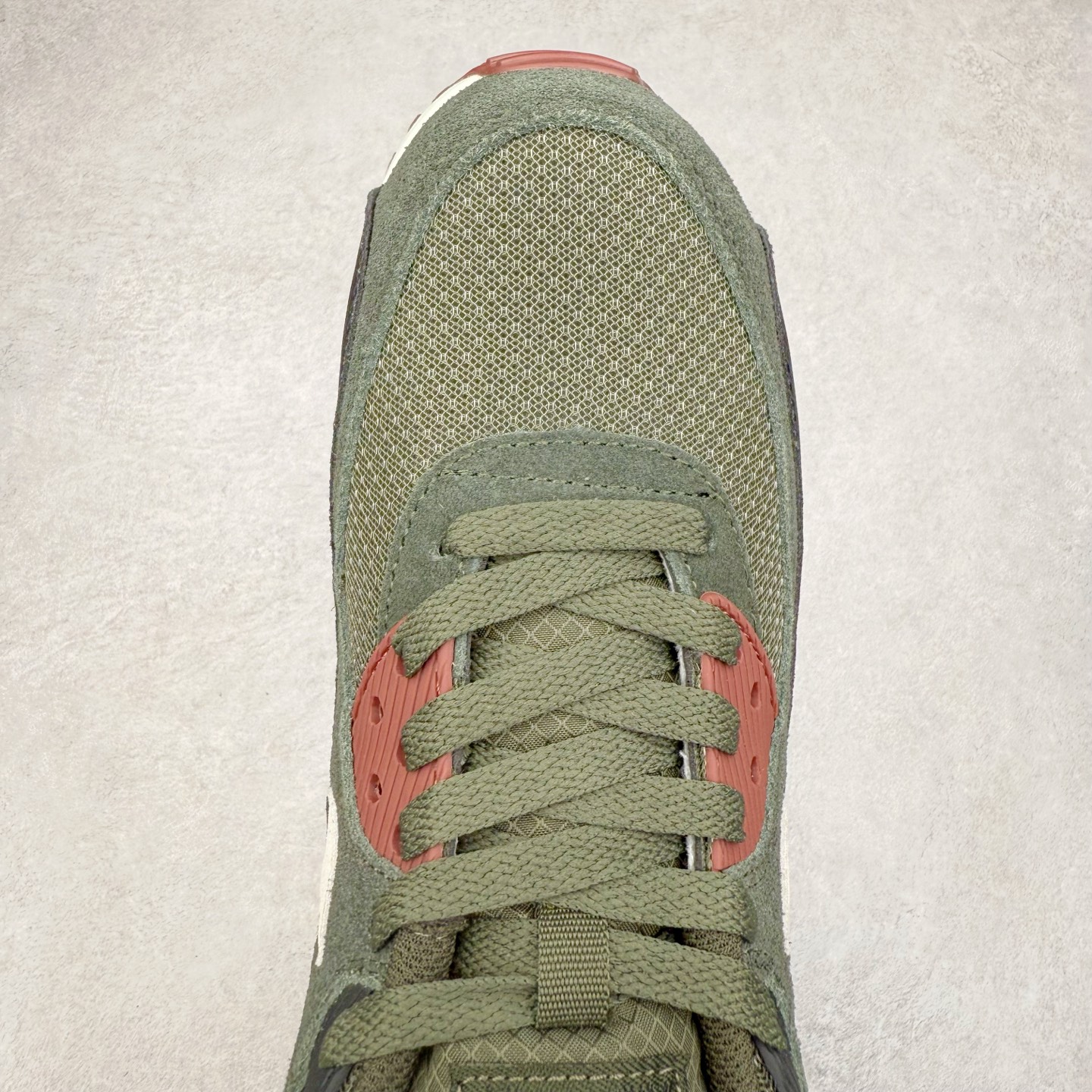 图片[4]-＃MX版 NK Air MAX 90 气垫复古减震跑步鞋 DM0029-300 经典重温 独家陆续补货 外单专供大厂出品 品质稳定 一百余色 终端操作 Air Max 90于1990年推出 来自Air Max系列 在Air Max 1的基础上改进而得 增加了气垫面积 外型上也更为流线 最特別的就是加入了菱纹塑胶嵌板 为Air Max 90增添了许多潮流气息 皮革鞋面 造就出色耐穿性和支撑力 Max Air缓震配置搭配泡棉中底 令Air Max 90轻盈而舒适 华夫格橡胶外底 铸就Air Max 90非凡的抓地力 而Air Max 90不仅是一双跑鞋 它成功跨越了时间的演进 成为了球鞋文化与潮流圈中最熟为人知的鞋款之一 尺码：36 36.5 37.5 38 38.5 39 40 40.5 41 42 42.5 43 44 44.5 45-选品中心