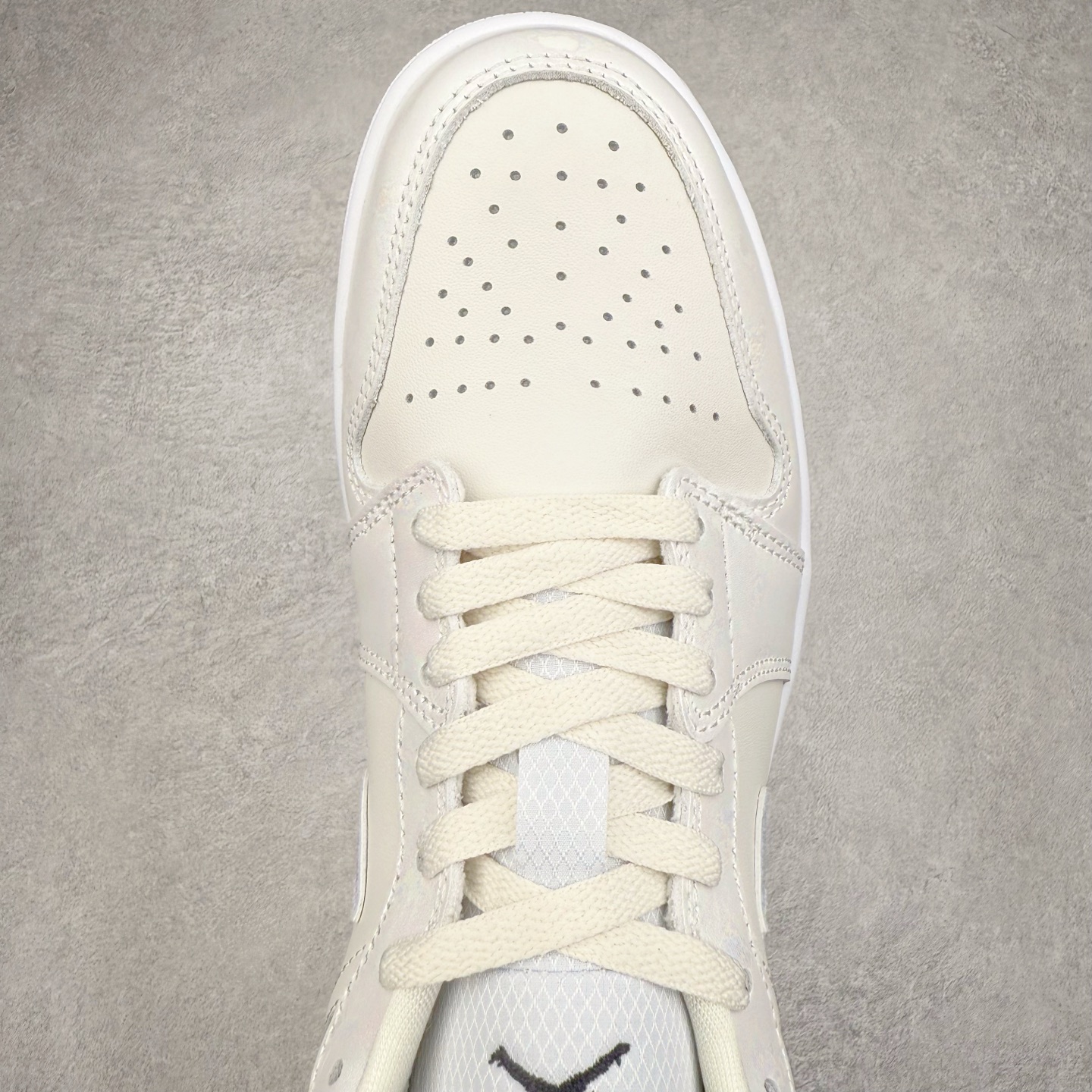 图片[4]-＃DT纯原 Air Jordan AJ1 Low 低帮 CNY 蛇年限定 HF4080-001 终端优势供应 市面中低帮最具代表性版本没有之一 口碑大厂出品 品控大底版型不断改良更新 全套原纸板楦头开发 确保原汁原味 完美呈现版型 完美零毛边处理 原厂内置全掌气垫 价格定位良心 平台专用代工流水线出品 一眼公司既视感 拿到手的一瞬间就与众不同 碾压市面所有版本 全部原鞋开发 每一个配色都会采购原鞋确认细节 打破市面看图做货无好货之说 尺码：35.5 36 36.5 37.5 38 38.5 39 40 40.5 41 42 42.5 43 44 44.5 45 46-选品中心