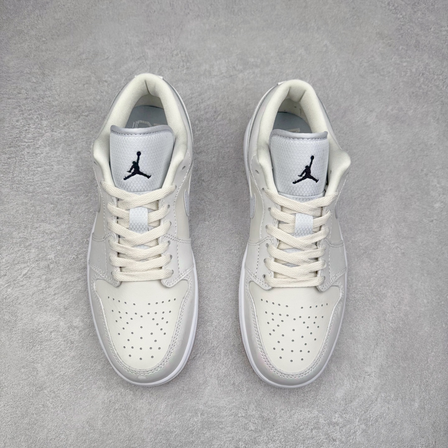 图片[2]-＃DT纯原 Air Jordan AJ1 Low 低帮 CNY 蛇年限定 HF4080-001 终端优势供应 市面中低帮最具代表性版本没有之一 口碑大厂出品 品控大底版型不断改良更新 全套原纸板楦头开发 确保原汁原味 完美呈现版型 完美零毛边处理 原厂内置全掌气垫 价格定位良心 平台专用代工流水线出品 一眼公司既视感 拿到手的一瞬间就与众不同 碾压市面所有版本 全部原鞋开发 每一个配色都会采购原鞋确认细节 打破市面看图做货无好货之说 尺码：35.5 36 36.5 37.5 38 38.5 39 40 40.5 41 42 42.5 43 44 44.5 45 46-选品中心