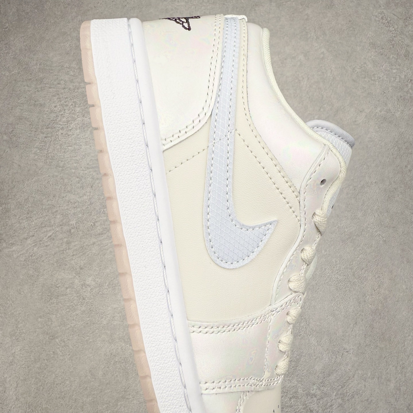 图片[6]-＃DT纯原 Air Jordan AJ1 Low 低帮 CNY 蛇年限定 HF4080-001 终端优势供应 市面中低帮最具代表性版本没有之一 口碑大厂出品 品控大底版型不断改良更新 全套原纸板楦头开发 确保原汁原味 完美呈现版型 完美零毛边处理 原厂内置全掌气垫 价格定位良心 平台专用代工流水线出品 一眼公司既视感 拿到手的一瞬间就与众不同 碾压市面所有版本 全部原鞋开发 每一个配色都会采购原鞋确认细节 打破市面看图做货无好货之说 尺码：35.5 36 36.5 37.5 38 38.5 39 40 40.5 41 42 42.5 43 44 44.5 45 46-选品中心