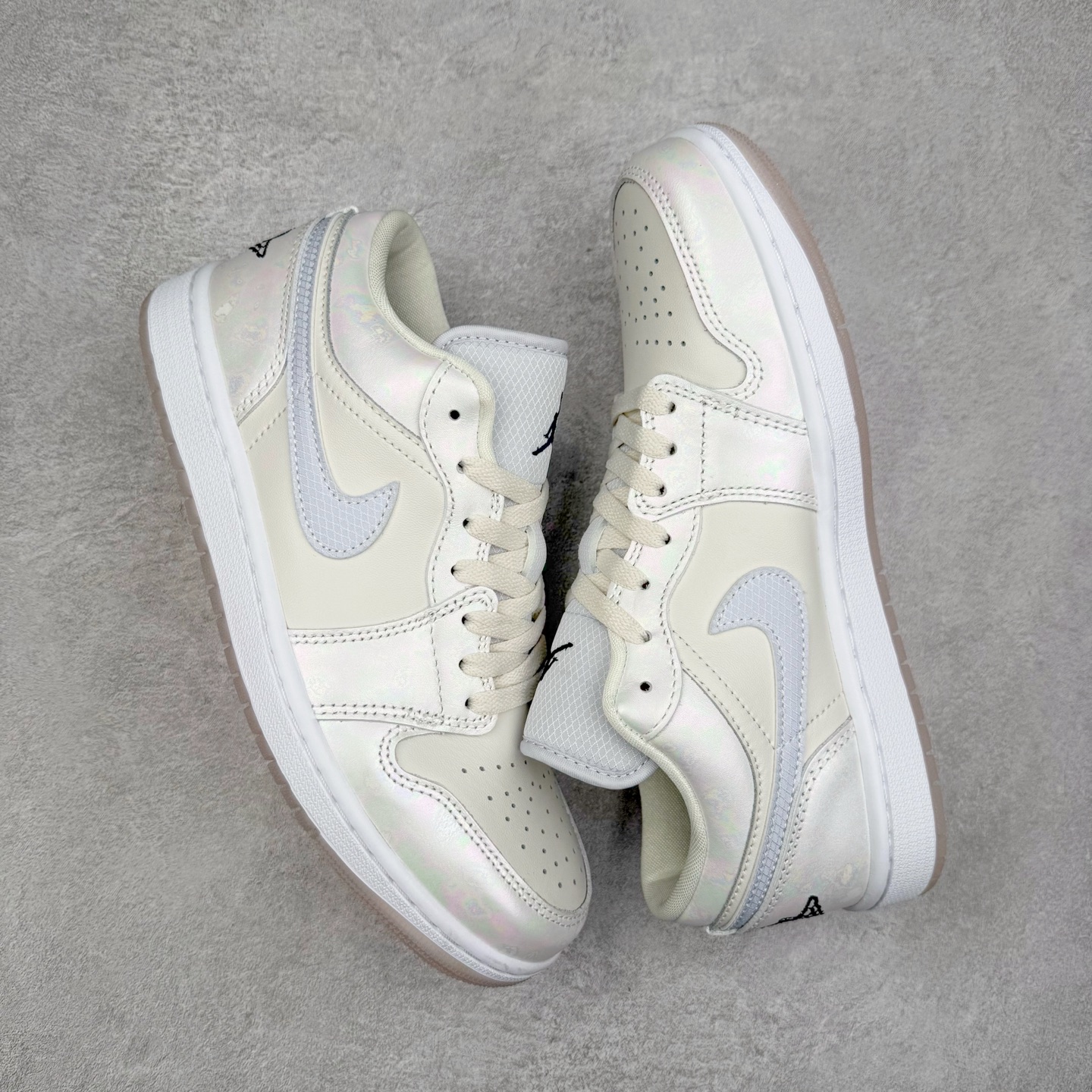 图片[3]-＃DT纯原 Air Jordan AJ1 Low 低帮 CNY 蛇年限定 HF4080-001 终端优势供应 市面中低帮最具代表性版本没有之一 口碑大厂出品 品控大底版型不断改良更新 全套原纸板楦头开发 确保原汁原味 完美呈现版型 完美零毛边处理 原厂内置全掌气垫 价格定位良心 平台专用代工流水线出品 一眼公司既视感 拿到手的一瞬间就与众不同 碾压市面所有版本 全部原鞋开发 每一个配色都会采购原鞋确认细节 打破市面看图做货无好货之说 尺码：35.5 36 36.5 37.5 38 38.5 39 40 40.5 41 42 42.5 43 44 44.5 45 46-选品中心