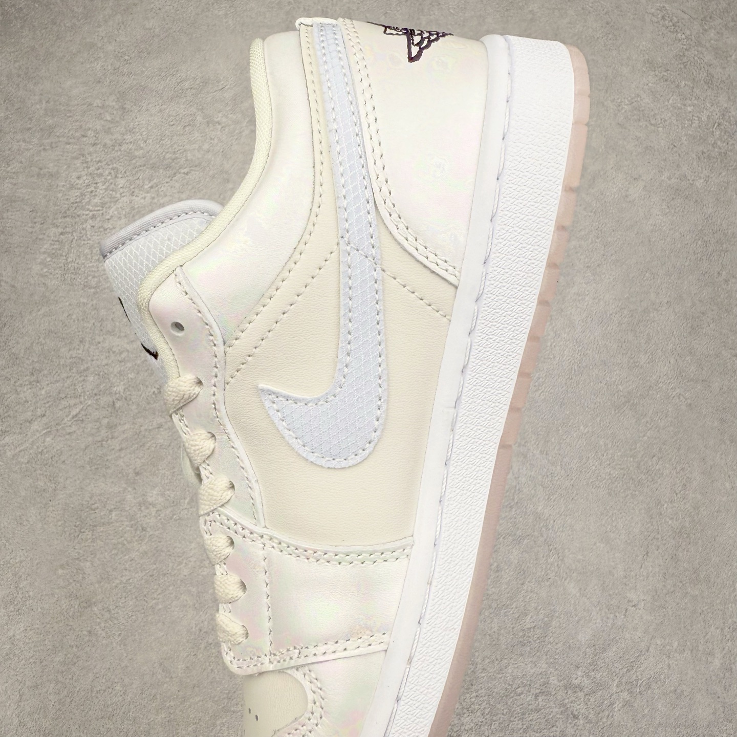 图片[7]-＃DT纯原 Air Jordan AJ1 Low 低帮 CNY 蛇年限定 HF4080-001 终端优势供应 市面中低帮最具代表性版本没有之一 口碑大厂出品 品控大底版型不断改良更新 全套原纸板楦头开发 确保原汁原味 完美呈现版型 完美零毛边处理 原厂内置全掌气垫 价格定位良心 平台专用代工流水线出品 一眼公司既视感 拿到手的一瞬间就与众不同 碾压市面所有版本 全部原鞋开发 每一个配色都会采购原鞋确认细节 打破市面看图做货无好货之说 尺码：35.5 36 36.5 37.5 38 38.5 39 40 40.5 41 42 42.5 43 44 44.5 45 46-选品中心