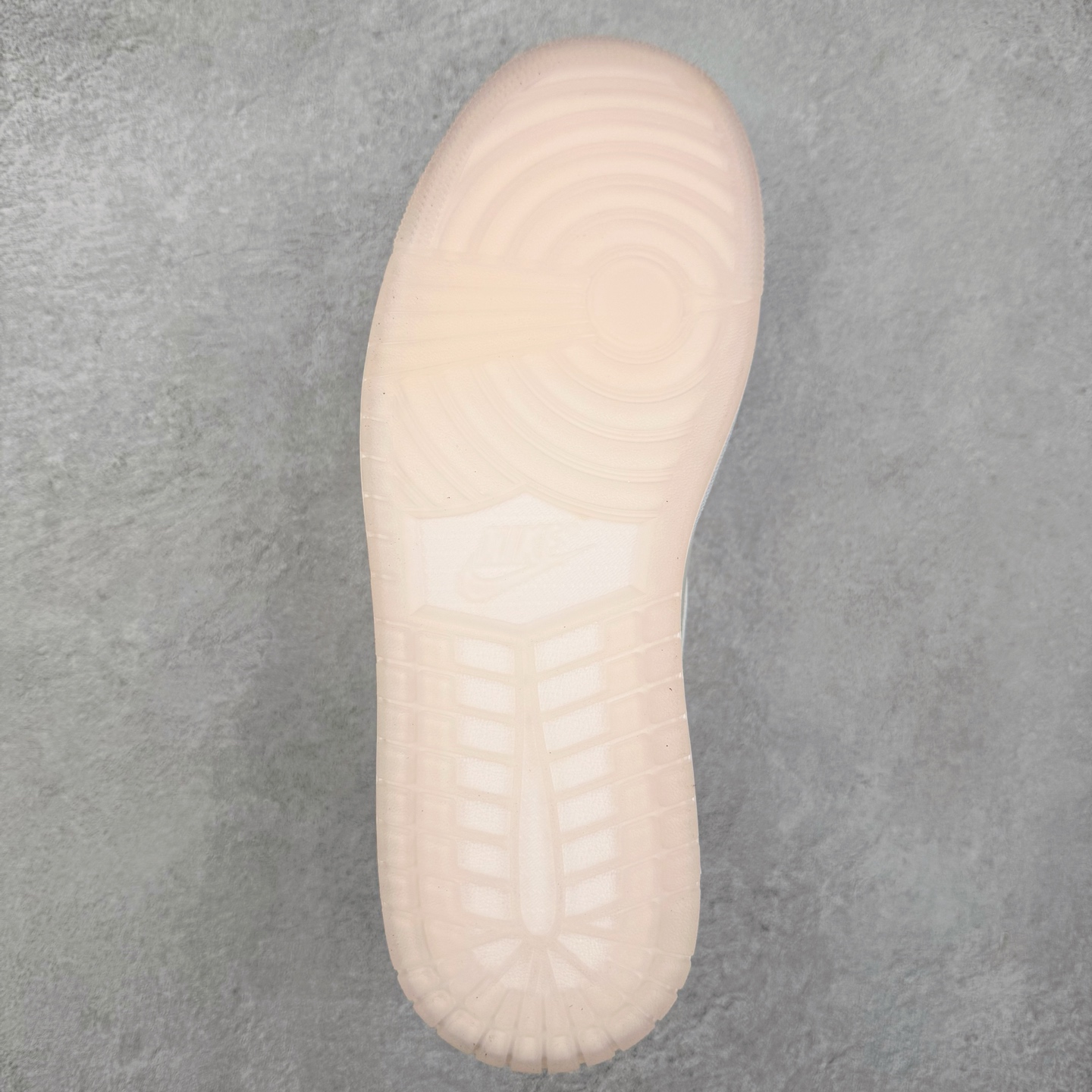 图片[9]-＃DT纯原 Air Jordan AJ1 Low 低帮 CNY 蛇年限定 HF4080-001 终端优势供应 市面中低帮最具代表性版本没有之一 口碑大厂出品 品控大底版型不断改良更新 全套原纸板楦头开发 确保原汁原味 完美呈现版型 完美零毛边处理 原厂内置全掌气垫 价格定位良心 平台专用代工流水线出品 一眼公司既视感 拿到手的一瞬间就与众不同 碾压市面所有版本 全部原鞋开发 每一个配色都会采购原鞋确认细节 打破市面看图做货无好货之说 尺码：35.5 36 36.5 37.5 38 38.5 39 40 40.5 41 42 42.5 43 44 44.5 45 46-选品中心