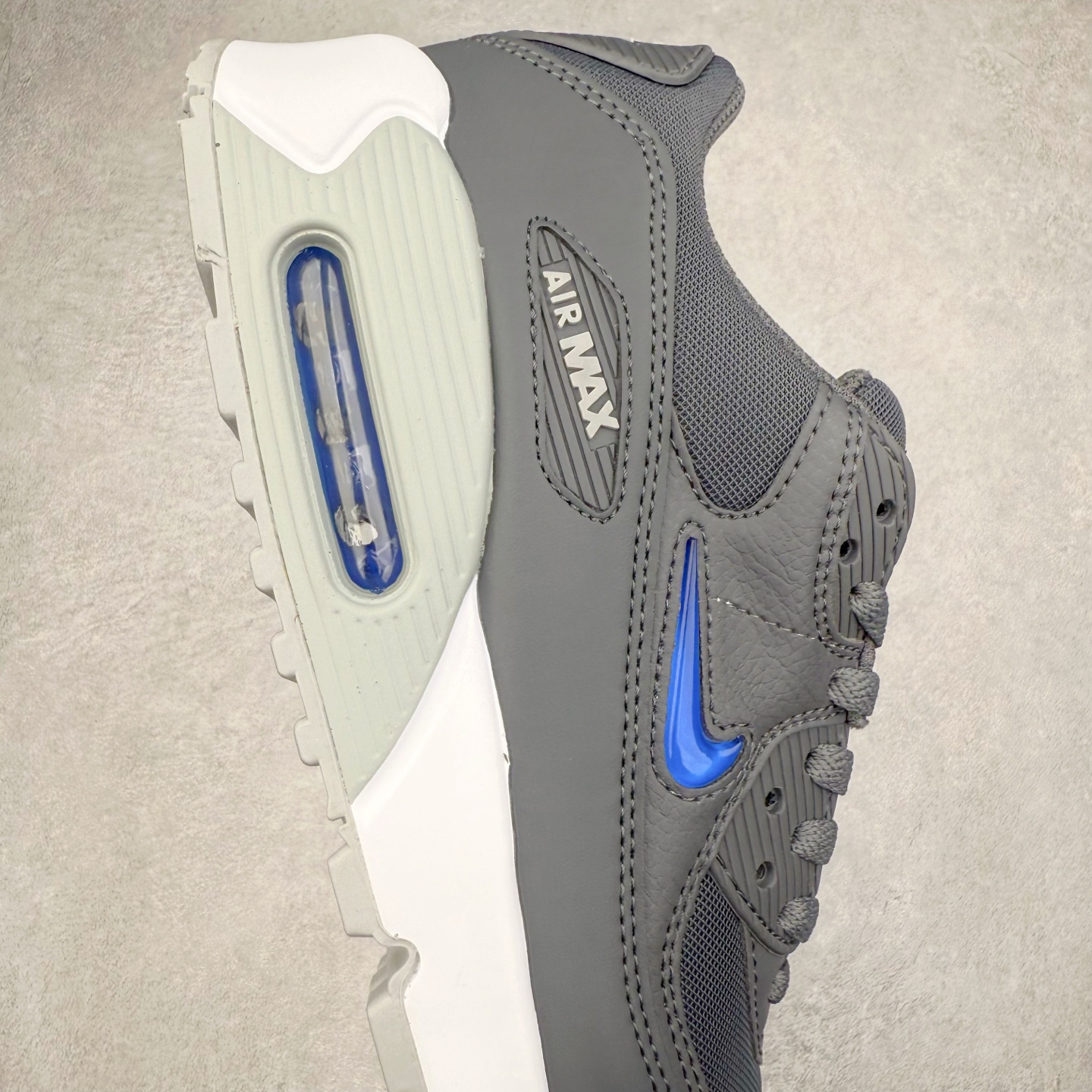 图片[6]-＃MX版 NK Air MAX 90 气垫复古减震跑步鞋 FN8005-001 经典重温 独家陆续补货 外单专供大厂出品 品质稳定 一百余色 终端操作 Air Max 90于1990年推出 来自Air Max系列 在Air Max 1的基础上改进而得 增加了气垫面积 外型上也更为流线 最特別的就是加入了菱纹塑胶嵌板 为Air Max 90增添了许多潮流气息 皮革鞋面 造就出色耐穿性和支撑力 Max Air缓震配置搭配泡棉中底 令Air Max 90轻盈而舒适 华夫格橡胶外底 铸就Air Max 90非凡的抓地力 而Air Max 90不仅是一双跑鞋 它成功跨越了时间的演进 成为了球鞋文化与潮流圈中最熟为人知的鞋款之一 尺码：36 36.5 37.5 38 38.5 39 40 40.5 41 42 42.5 43 44 44.5 45-选品中心