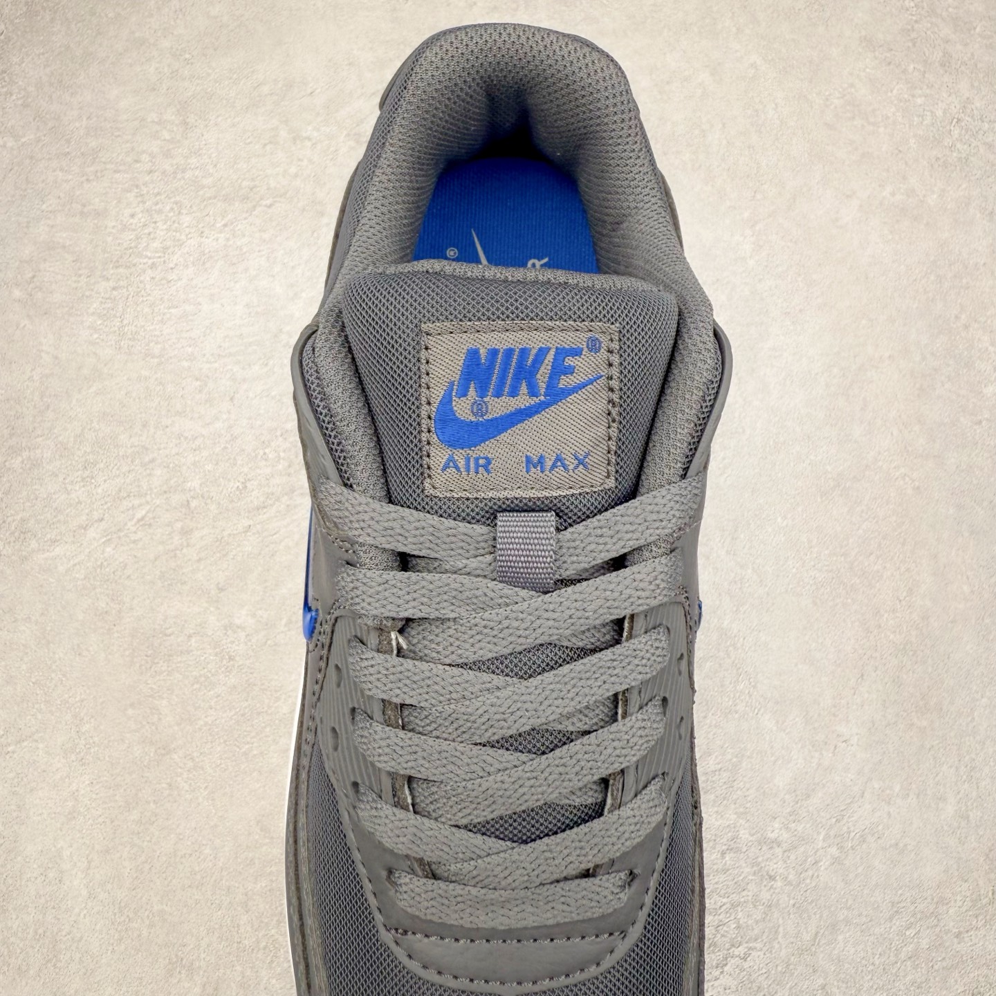 图片[5]-＃MX版 NK Air MAX 90 气垫复古减震跑步鞋 FN8005-001 经典重温 独家陆续补货 外单专供大厂出品 品质稳定 一百余色 终端操作 Air Max 90于1990年推出 来自Air Max系列 在Air Max 1的基础上改进而得 增加了气垫面积 外型上也更为流线 最特別的就是加入了菱纹塑胶嵌板 为Air Max 90增添了许多潮流气息 皮革鞋面 造就出色耐穿性和支撑力 Max Air缓震配置搭配泡棉中底 令Air Max 90轻盈而舒适 华夫格橡胶外底 铸就Air Max 90非凡的抓地力 而Air Max 90不仅是一双跑鞋 它成功跨越了时间的演进 成为了球鞋文化与潮流圈中最熟为人知的鞋款之一 尺码：36 36.5 37.5 38 38.5 39 40 40.5 41 42 42.5 43 44 44.5 45-选品中心