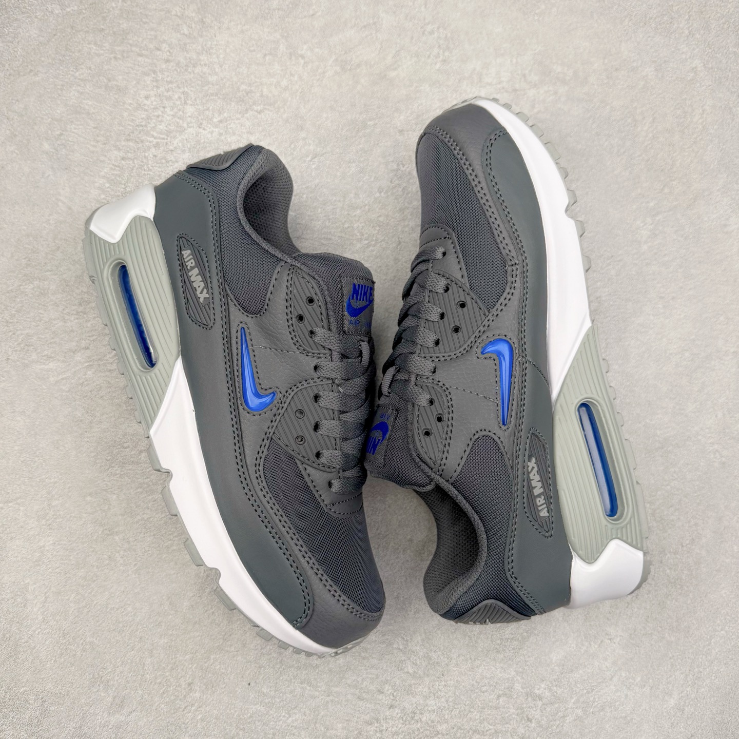 图片[3]-＃MX版 NK Air MAX 90 气垫复古减震跑步鞋 FN8005-001 经典重温 独家陆续补货 外单专供大厂出品 品质稳定 一百余色 终端操作 Air Max 90于1990年推出 来自Air Max系列 在Air Max 1的基础上改进而得 增加了气垫面积 外型上也更为流线 最特別的就是加入了菱纹塑胶嵌板 为Air Max 90增添了许多潮流气息 皮革鞋面 造就出色耐穿性和支撑力 Max Air缓震配置搭配泡棉中底 令Air Max 90轻盈而舒适 华夫格橡胶外底 铸就Air Max 90非凡的抓地力 而Air Max 90不仅是一双跑鞋 它成功跨越了时间的演进 成为了球鞋文化与潮流圈中最熟为人知的鞋款之一 尺码：36 36.5 37.5 38 38.5 39 40 40.5 41 42 42.5 43 44 44.5 45-选品中心