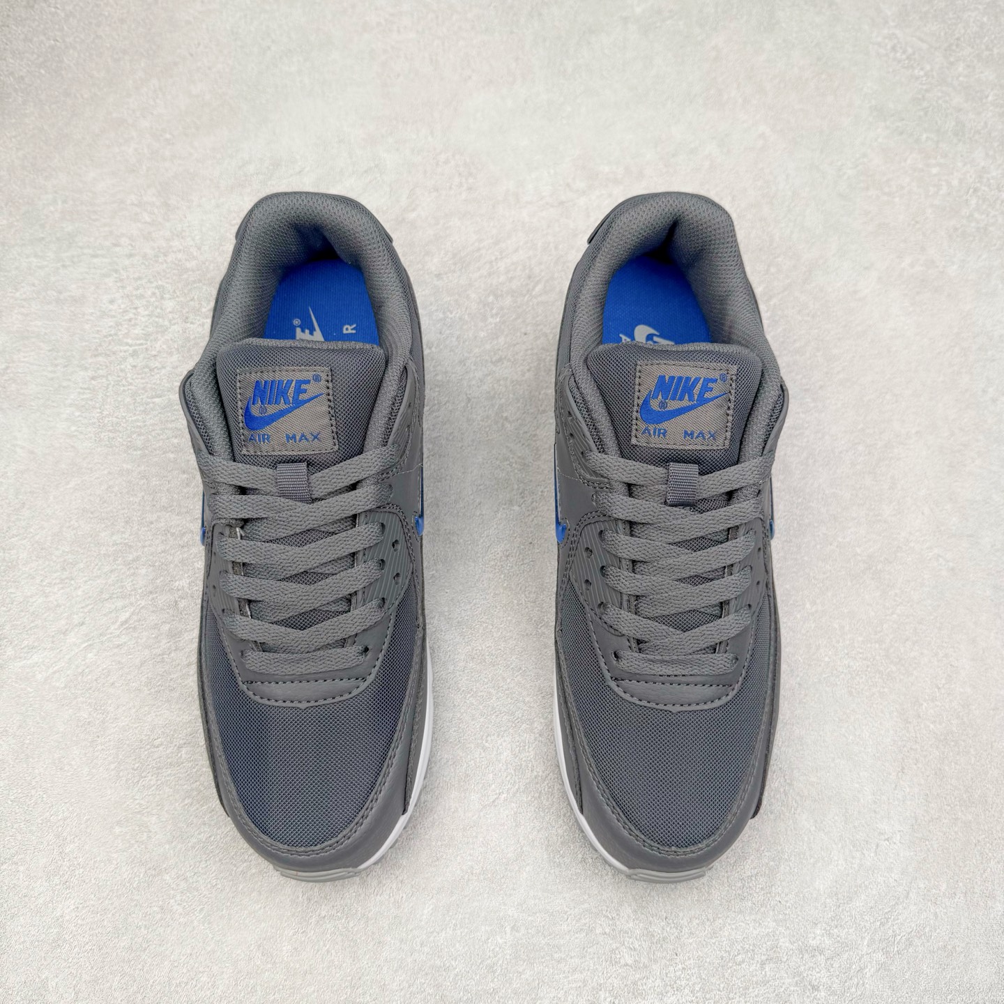 图片[2]-＃MX版 NK Air MAX 90 气垫复古减震跑步鞋 FN8005-001 经典重温 独家陆续补货 外单专供大厂出品 品质稳定 一百余色 终端操作 Air Max 90于1990年推出 来自Air Max系列 在Air Max 1的基础上改进而得 增加了气垫面积 外型上也更为流线 最特別的就是加入了菱纹塑胶嵌板 为Air Max 90增添了许多潮流气息 皮革鞋面 造就出色耐穿性和支撑力 Max Air缓震配置搭配泡棉中底 令Air Max 90轻盈而舒适 华夫格橡胶外底 铸就Air Max 90非凡的抓地力 而Air Max 90不仅是一双跑鞋 它成功跨越了时间的演进 成为了球鞋文化与潮流圈中最熟为人知的鞋款之一 尺码：36 36.5 37.5 38 38.5 39 40 40.5 41 42 42.5 43 44 44.5 45-选品中心