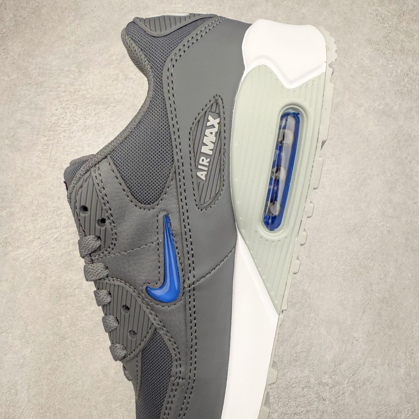 图片[7]-＃MX版 NK Air MAX 90 气垫复古减震跑步鞋 FN8005-001 经典重温 独家陆续补货 外单专供大厂出品 品质稳定 一百余色 终端操作 Air Max 90于1990年推出 来自Air Max系列 在Air Max 1的基础上改进而得 增加了气垫面积 外型上也更为流线 最特別的就是加入了菱纹塑胶嵌板 为Air Max 90增添了许多潮流气息 皮革鞋面 造就出色耐穿性和支撑力 Max Air缓震配置搭配泡棉中底 令Air Max 90轻盈而舒适 华夫格橡胶外底 铸就Air Max 90非凡的抓地力 而Air Max 90不仅是一双跑鞋 它成功跨越了时间的演进 成为了球鞋文化与潮流圈中最熟为人知的鞋款之一 尺码：36 36.5 37.5 38 38.5 39 40 40.5 41 42 42.5 43 44 44.5 45-选品中心