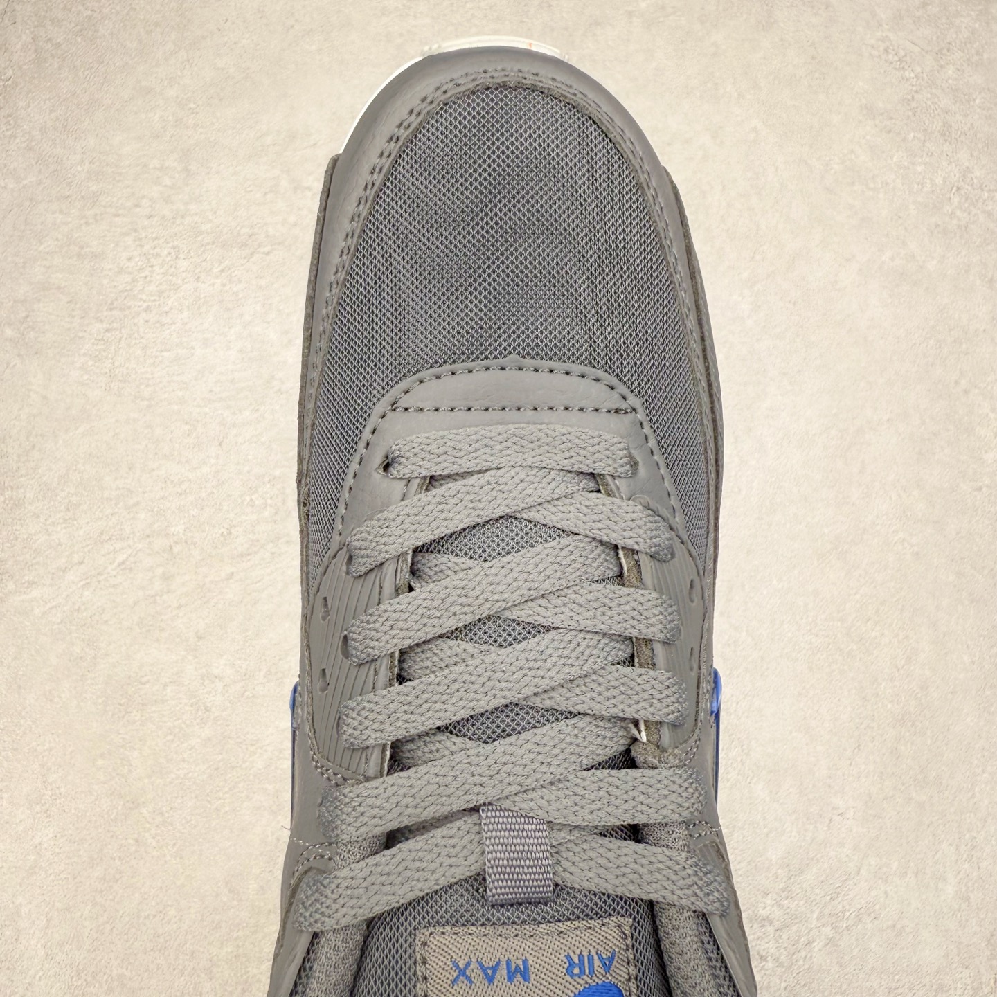 图片[4]-＃MX版 NK Air MAX 90 气垫复古减震跑步鞋 FN8005-001 经典重温 独家陆续补货 外单专供大厂出品 品质稳定 一百余色 终端操作 Air Max 90于1990年推出 来自Air Max系列 在Air Max 1的基础上改进而得 增加了气垫面积 外型上也更为流线 最特別的就是加入了菱纹塑胶嵌板 为Air Max 90增添了许多潮流气息 皮革鞋面 造就出色耐穿性和支撑力 Max Air缓震配置搭配泡棉中底 令Air Max 90轻盈而舒适 华夫格橡胶外底 铸就Air Max 90非凡的抓地力 而Air Max 90不仅是一双跑鞋 它成功跨越了时间的演进 成为了球鞋文化与潮流圈中最熟为人知的鞋款之一 尺码：36 36.5 37.5 38 38.5 39 40 40.5 41 42 42.5 43 44 44.5 45-选品中心