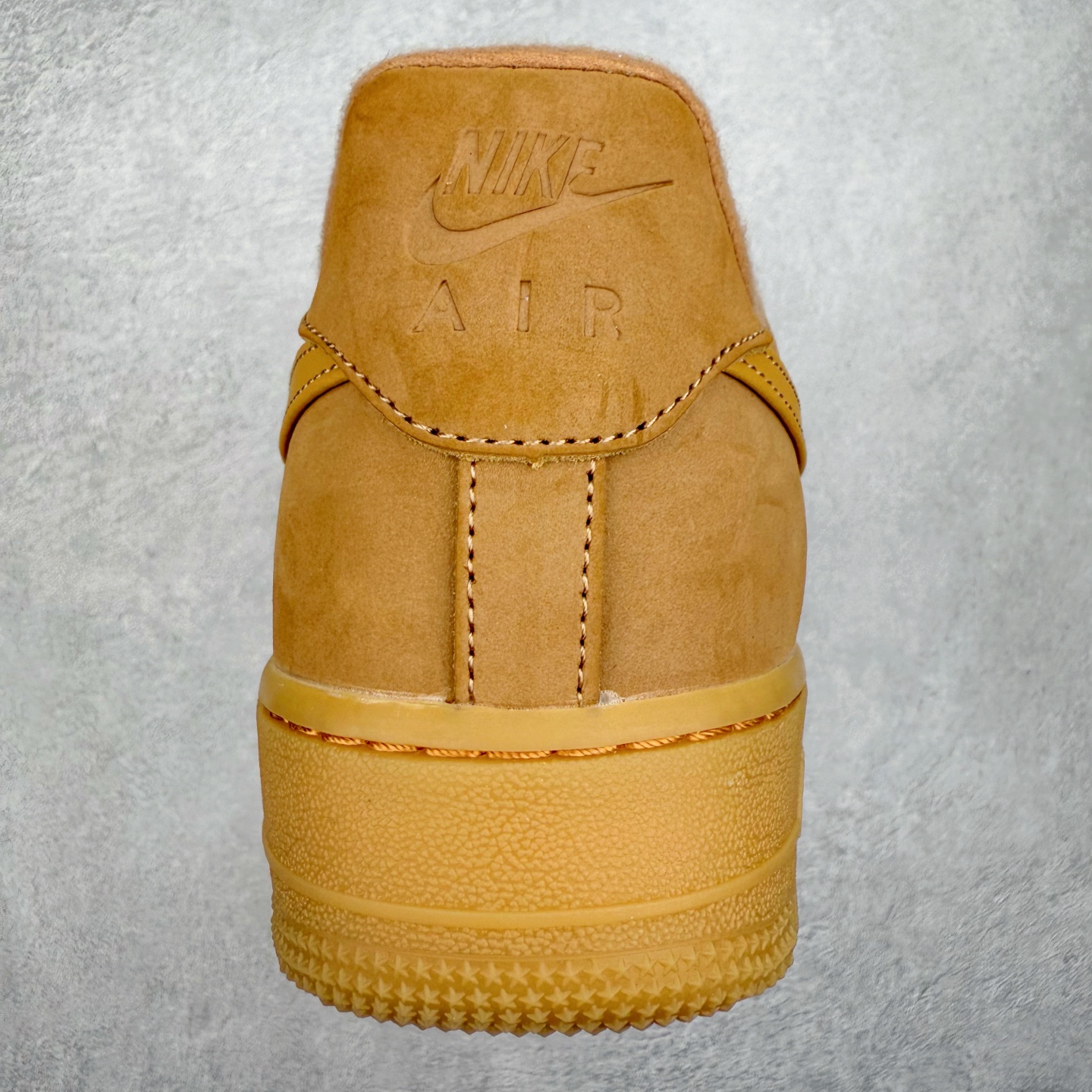 图片[8]-＃福利特价 NK Air Force 1´07 Low 空军一号低帮百搭休闲运动板鞋 柔软、弹性十足的缓震性能和出色的中底设计 横跨复古与现代的外型结合 造就出风靡全球 三十多年的Force 1 直到今天还深受青睐 尺码：36 36.5 37.5 38 38.5 39 40 40.5 41 42 42.5 43 44 44.5 45-选品中心