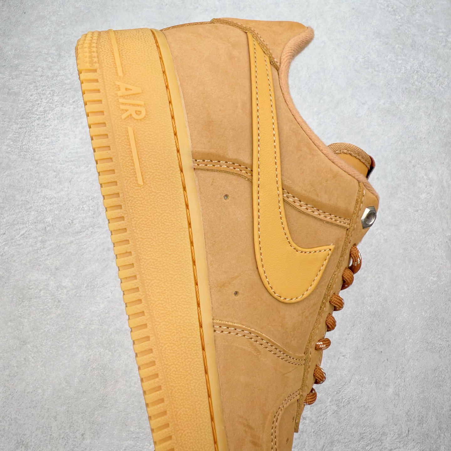 图片[6]-＃福利特价 NK Air Force 1´07 Low 空军一号低帮百搭休闲运动板鞋 柔软、弹性十足的缓震性能和出色的中底设计 横跨复古与现代的外型结合 造就出风靡全球 三十多年的Force 1 直到今天还深受青睐 尺码：36 36.5 37.5 38 38.5 39 40 40.5 41 42 42.5 43 44 44.5 45-选品中心