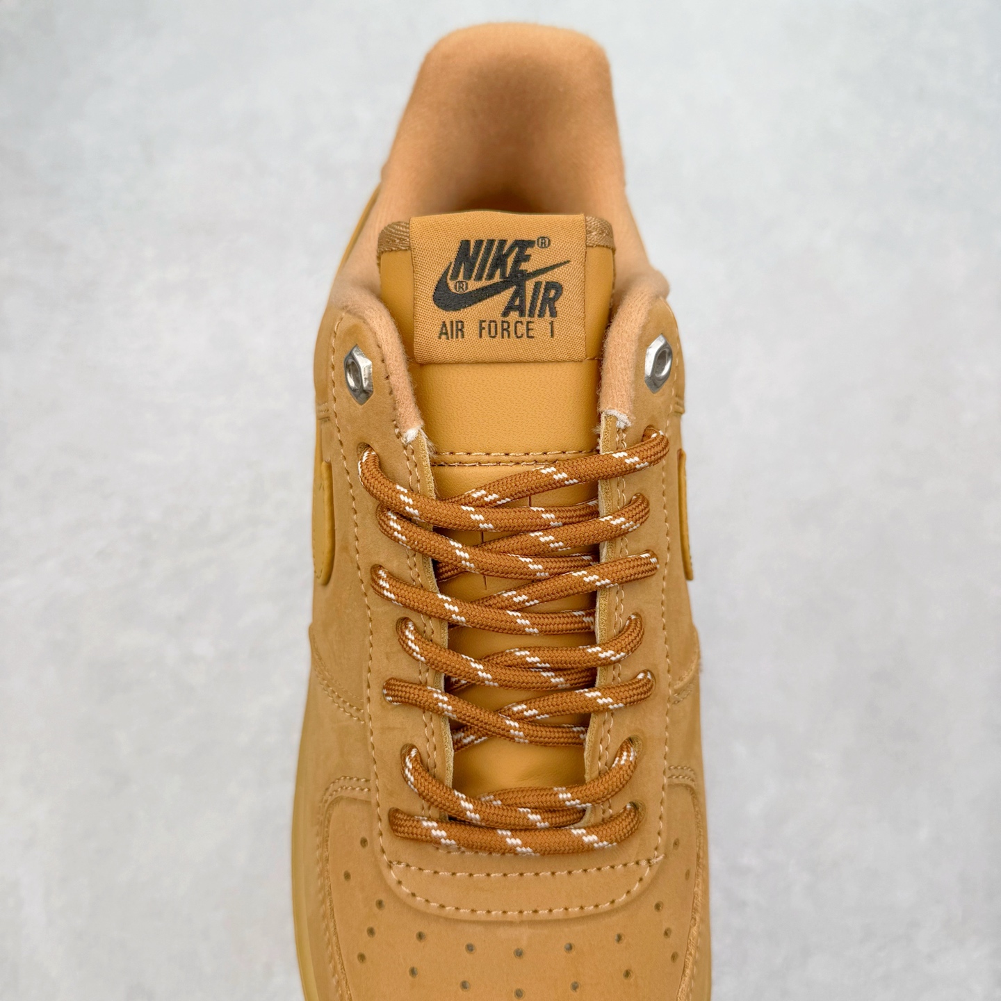 图片[5]-＃福利特价 NK Air Force 1´07 Low 空军一号低帮百搭休闲运动板鞋 柔软、弹性十足的缓震性能和出色的中底设计 横跨复古与现代的外型结合 造就出风靡全球 三十多年的Force 1 直到今天还深受青睐 尺码：36 36.5 37.5 38 38.5 39 40 40.5 41 42 42.5 43 44 44.5 45-选品中心