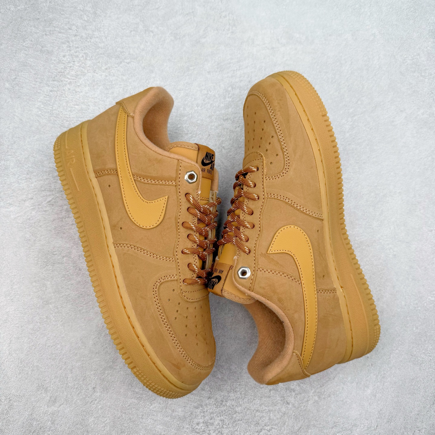 图片[3]-＃福利特价 NK Air Force 1´07 Low 空军一号低帮百搭休闲运动板鞋 柔软、弹性十足的缓震性能和出色的中底设计 横跨复古与现代的外型结合 造就出风靡全球 三十多年的Force 1 直到今天还深受青睐 尺码：36 36.5 37.5 38 38.5 39 40 40.5 41 42 42.5 43 44 44.5 45-选品中心