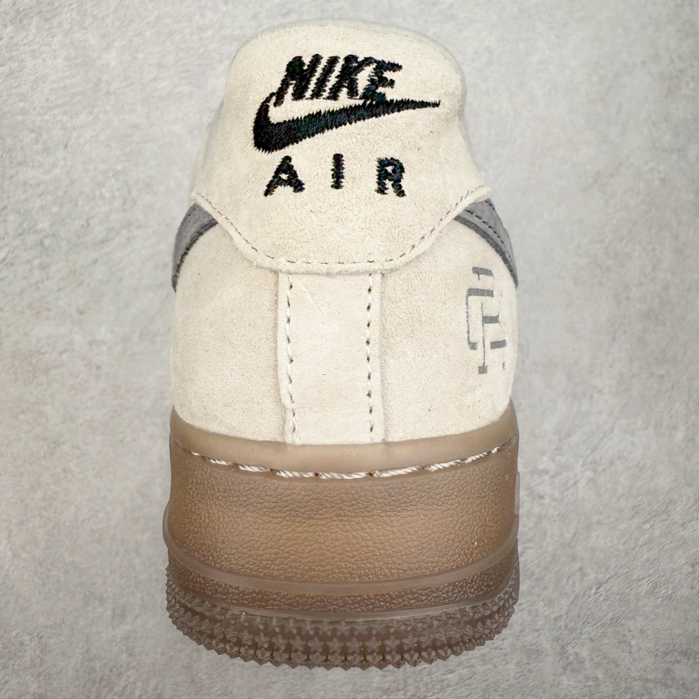 图片[8]-＃福利特价 NK Air Force 1´07 Low 空军一号低帮百搭休闲运动板鞋 柔软、弹性十足的缓震性能和出色的中底设计 横跨复古与现代的外型结合 造就出风靡全球 三十多年的Force 1 直到今天还深受青睐 尺码：36 36.5 37.5 38 38.5 39 40 40.5 41 42 42.5 43 44 44.5 45-选品中心