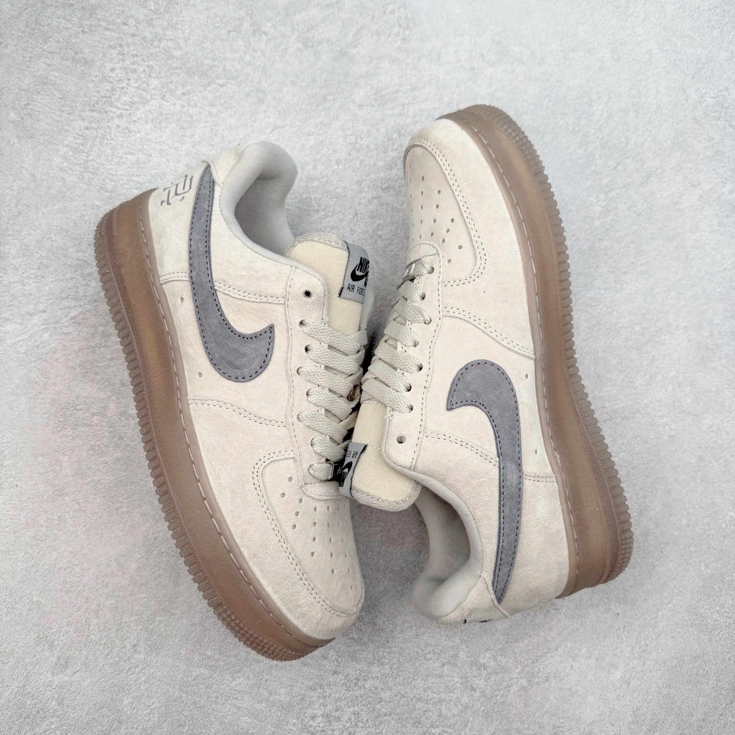 图片[3]-＃福利特价 NK Air Force 1´07 Low 空军一号低帮百搭休闲运动板鞋 柔软、弹性十足的缓震性能和出色的中底设计 横跨复古与现代的外型结合 造就出风靡全球 三十多年的Force 1 直到今天还深受青睐 尺码：36 36.5 37.5 38 38.5 39 40 40.5 41 42 42.5 43 44 44.5 45-选品中心