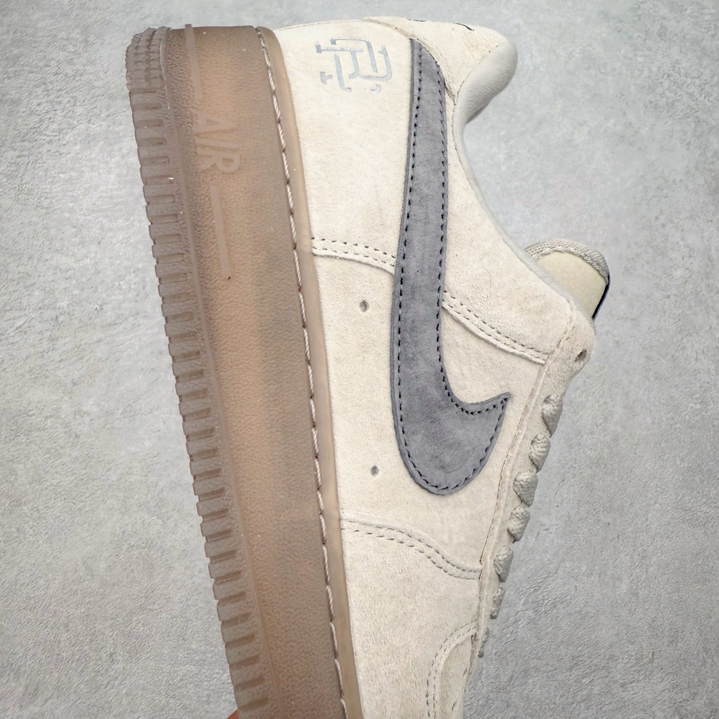 图片[6]-＃福利特价 NK Air Force 1´07 Low 空军一号低帮百搭休闲运动板鞋 柔软、弹性十足的缓震性能和出色的中底设计 横跨复古与现代的外型结合 造就出风靡全球 三十多年的Force 1 直到今天还深受青睐 尺码：36 36.5 37.5 38 38.5 39 40 40.5 41 42 42.5 43 44 44.5 45-选品中心