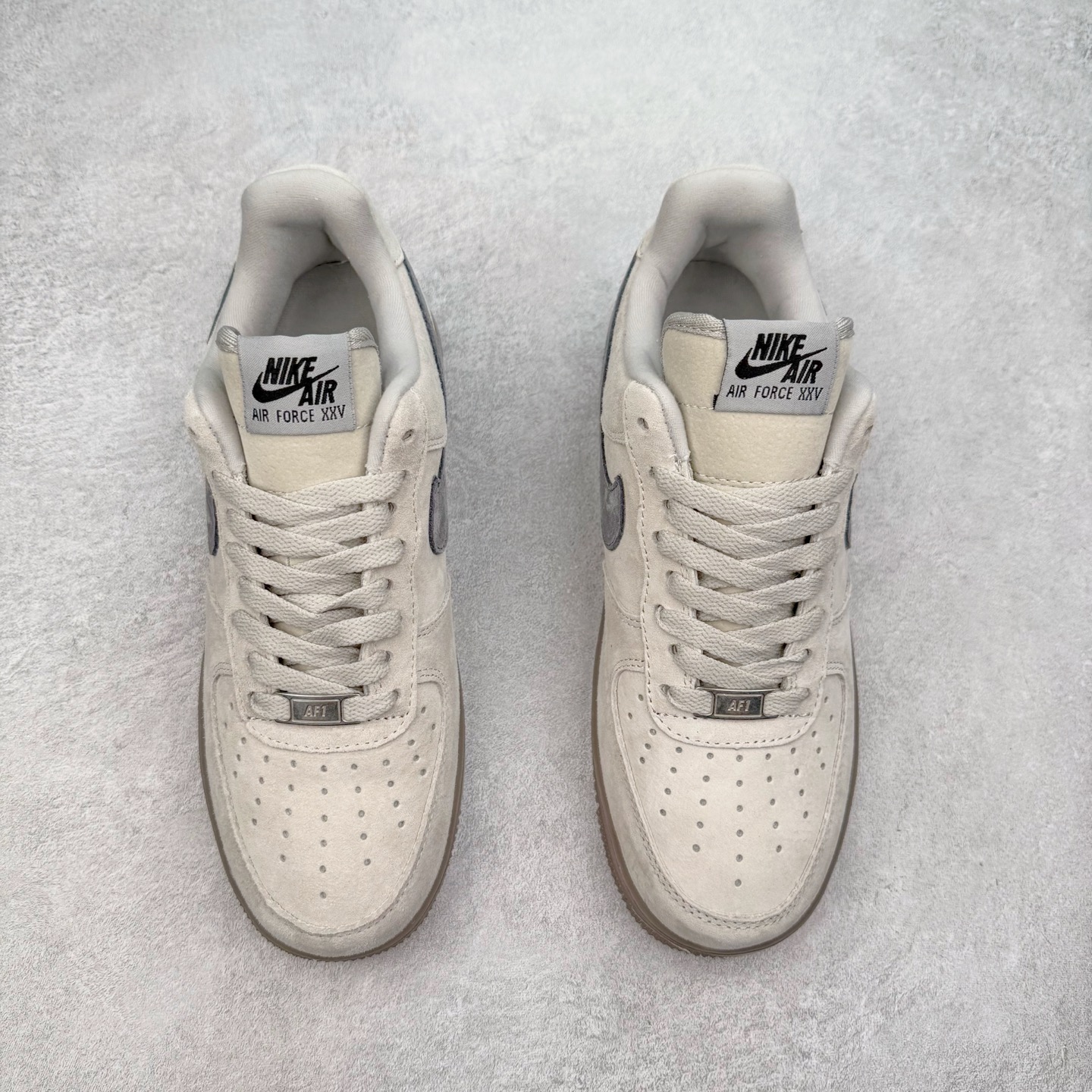 图片[2]-＃福利特价 NK Air Force 1´07 Low 空军一号低帮百搭休闲运动板鞋 柔软、弹性十足的缓震性能和出色的中底设计 横跨复古与现代的外型结合 造就出风靡全球 三十多年的Force 1 直到今天还深受青睐 尺码：36 36.5 37.5 38 38.5 39 40 40.5 41 42 42.5 43 44 44.5 45-选品中心