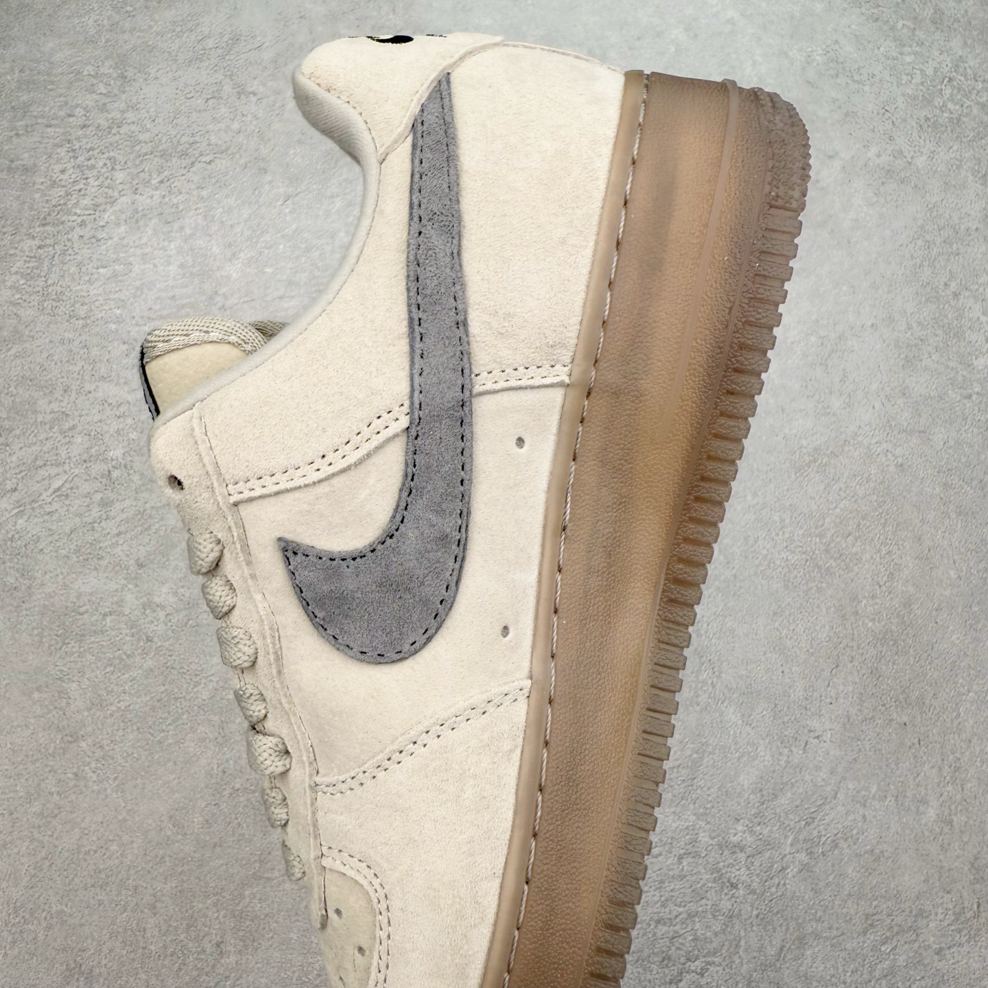 图片[7]-＃福利特价 NK Air Force 1´07 Low 空军一号低帮百搭休闲运动板鞋 柔软、弹性十足的缓震性能和出色的中底设计 横跨复古与现代的外型结合 造就出风靡全球 三十多年的Force 1 直到今天还深受青睐 尺码：36 36.5 37.5 38 38.5 39 40 40.5 41 42 42.5 43 44 44.5 45-选品中心