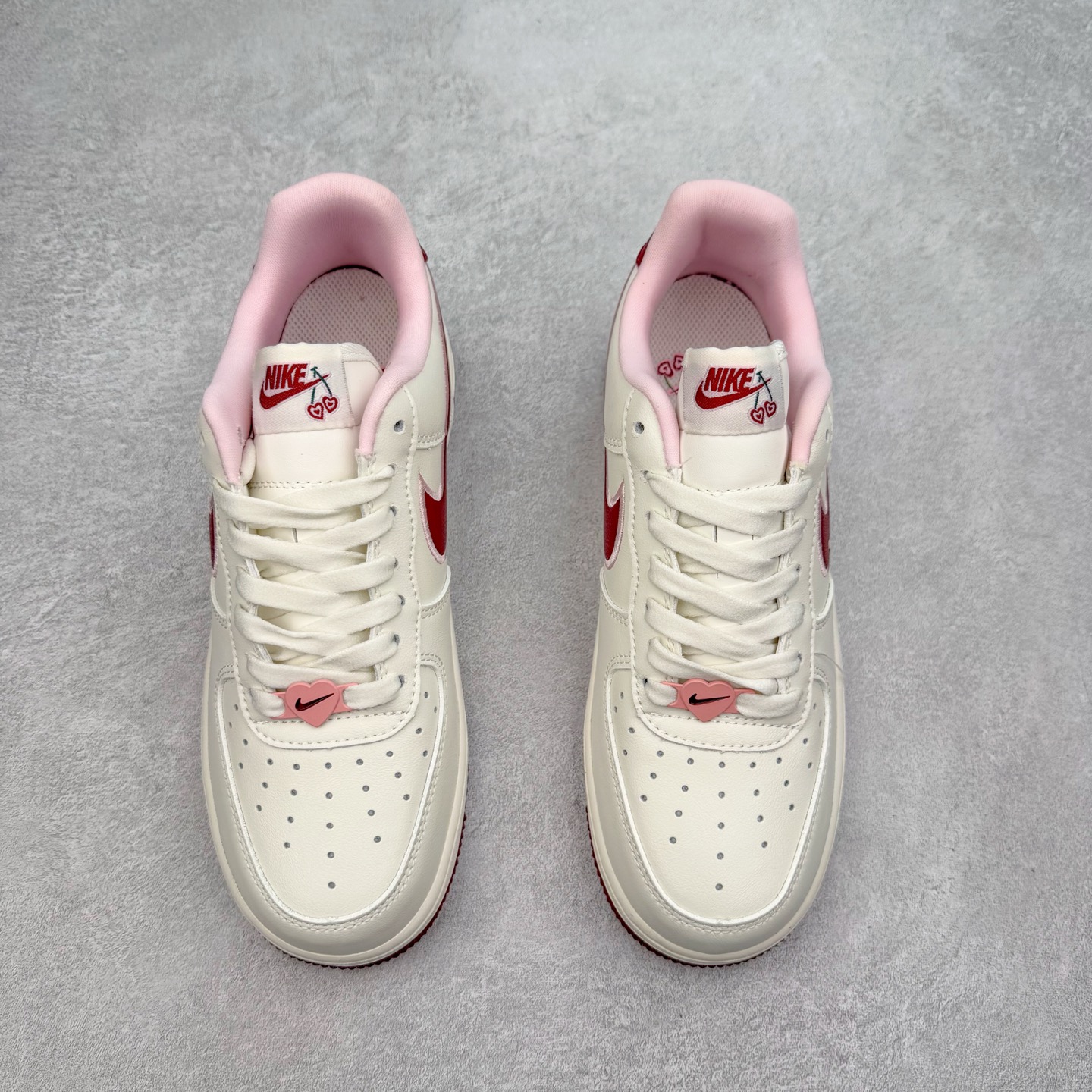 图片[2]-＃福利特价 NK Air Force 1´07 Low 空军一号低帮百搭休闲运动板鞋 柔软、弹性十足的缓震性能和出色的中底设计 横跨复古与现代的外型结合 造就出风靡全球 三十多年的Force 1 直到今天还深受青睐 尺码：36 36.5 37.5 38 38.5 39 40 40.5 41 42 42.5 43 44 44.5 45-选品中心