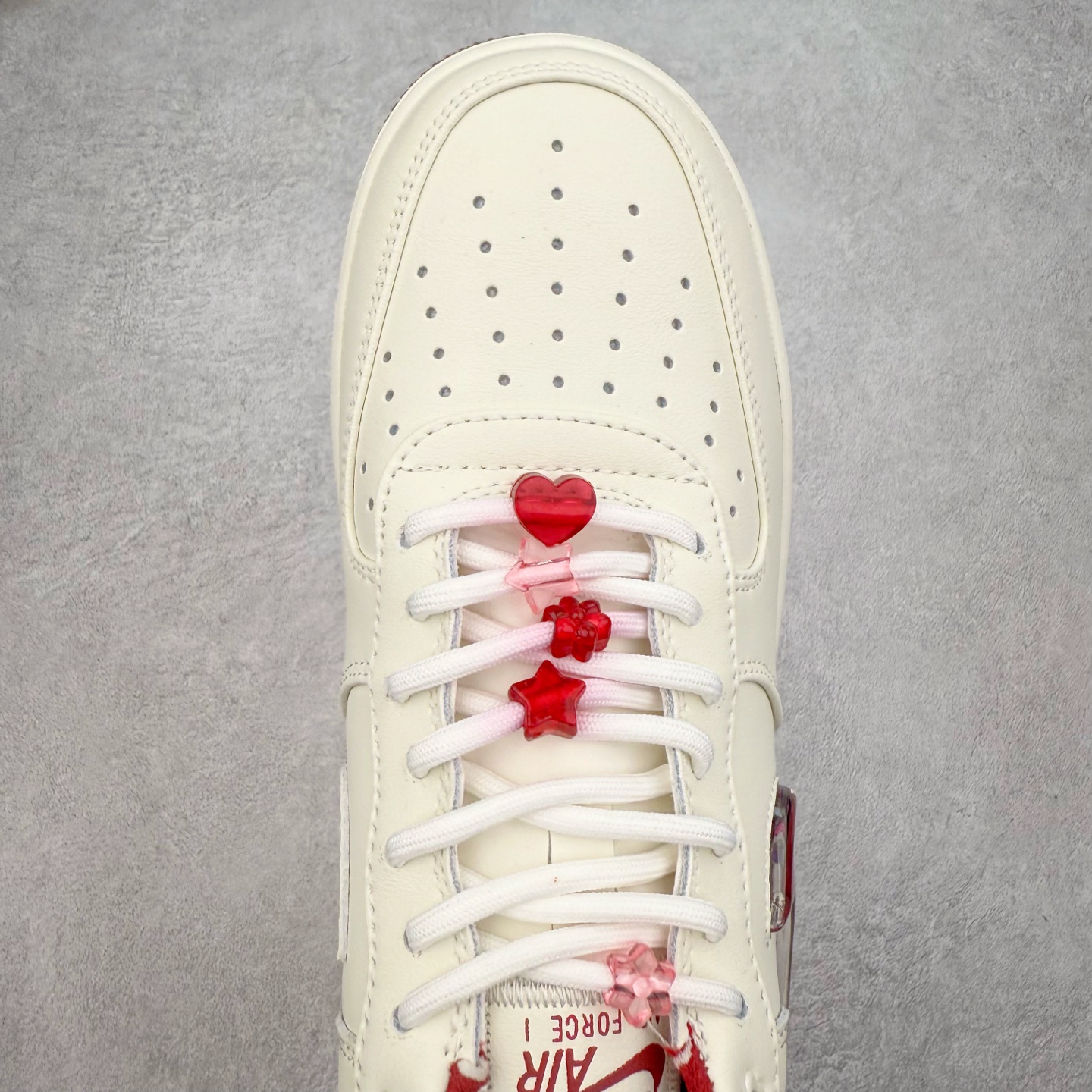 图片[4]-＃福利特价 NK Air Force 1´07 Low 空军一号低帮百搭休闲运动板鞋 柔软、弹性十足的缓震性能和出色的中底设计 横跨复古与现代的外型结合 造就出风靡全球 三十多年的Force 1 直到今天还深受青睐 尺码：36 36.5 37.5 38 38.5 39 40 40.5 41 42 42.5 43 44 44.5 45-选品中心