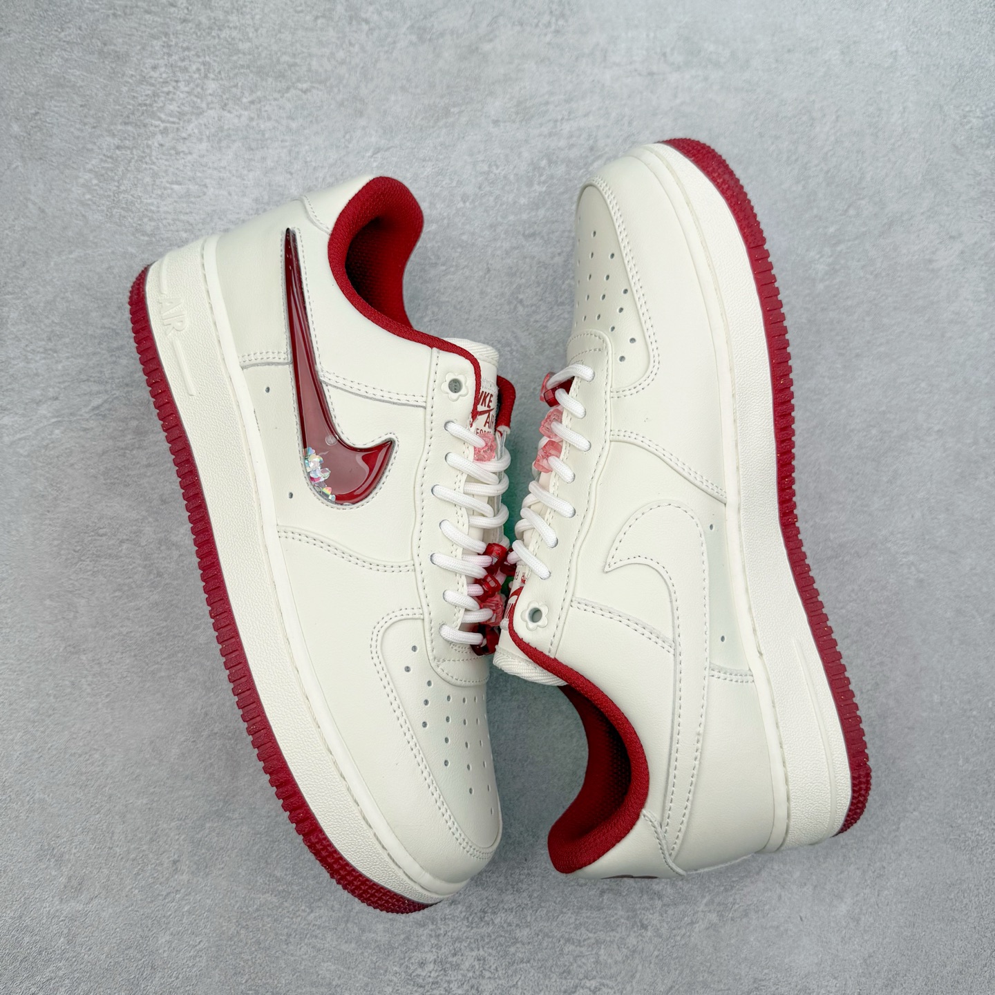 图片[3]-＃福利特价 NK Air Force 1´07 Low 空军一号低帮百搭休闲运动板鞋 柔软、弹性十足的缓震性能和出色的中底设计 横跨复古与现代的外型结合 造就出风靡全球 三十多年的Force 1 直到今天还深受青睐 尺码：36 36.5 37.5 38 38.5 39 40 40.5 41 42 42.5 43 44 44.5 45-选品中心
