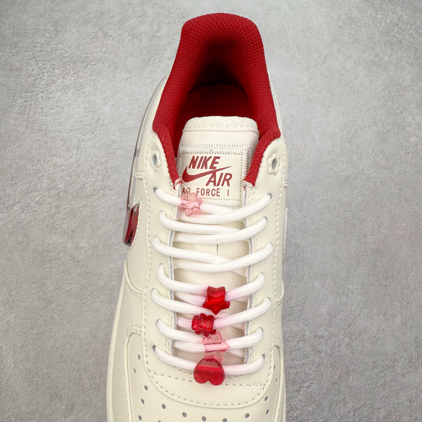 图片[5]-＃福利特价 NK Air Force 1´07 Low 空军一号低帮百搭休闲运动板鞋 柔软、弹性十足的缓震性能和出色的中底设计 横跨复古与现代的外型结合 造就出风靡全球 三十多年的Force 1 直到今天还深受青睐 尺码：36 36.5 37.5 38 38.5 39 40 40.5 41 42 42.5 43 44 44.5 45-选品中心