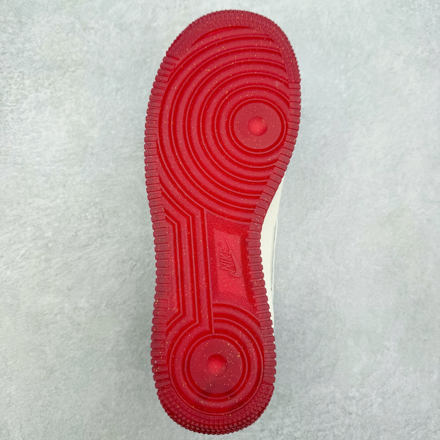 图片[9]-＃福利特价 NK Air Force 1´07 Low 空军一号低帮百搭休闲运动板鞋 柔软、弹性十足的缓震性能和出色的中底设计 横跨复古与现代的外型结合 造就出风靡全球 三十多年的Force 1 直到今天还深受青睐 尺码：36 36.5 37.5 38 38.5 39 40 40.5 41 42 42.5 43 44 44.5 45-选品中心