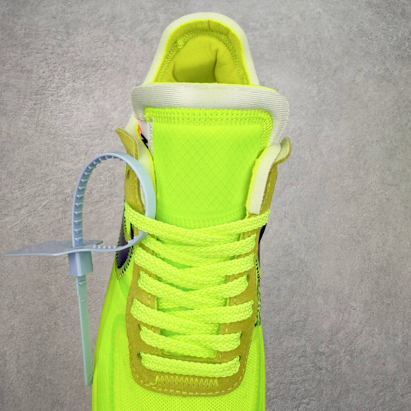 图片[5]-＃福利特价 NK Air Force 1´07 Low 空军一号低帮百搭休闲运动板鞋 柔软、弹性十足的缓震性能和出色的中底设计 横跨复古与现代的外型结合 造就出风靡全球 三十多年的Force 1 直到今天还深受青睐 尺码：36 36.5 37.5 38 38.5 39 40 40.5 41 42 42.5 43 44 44.5 45-选品中心