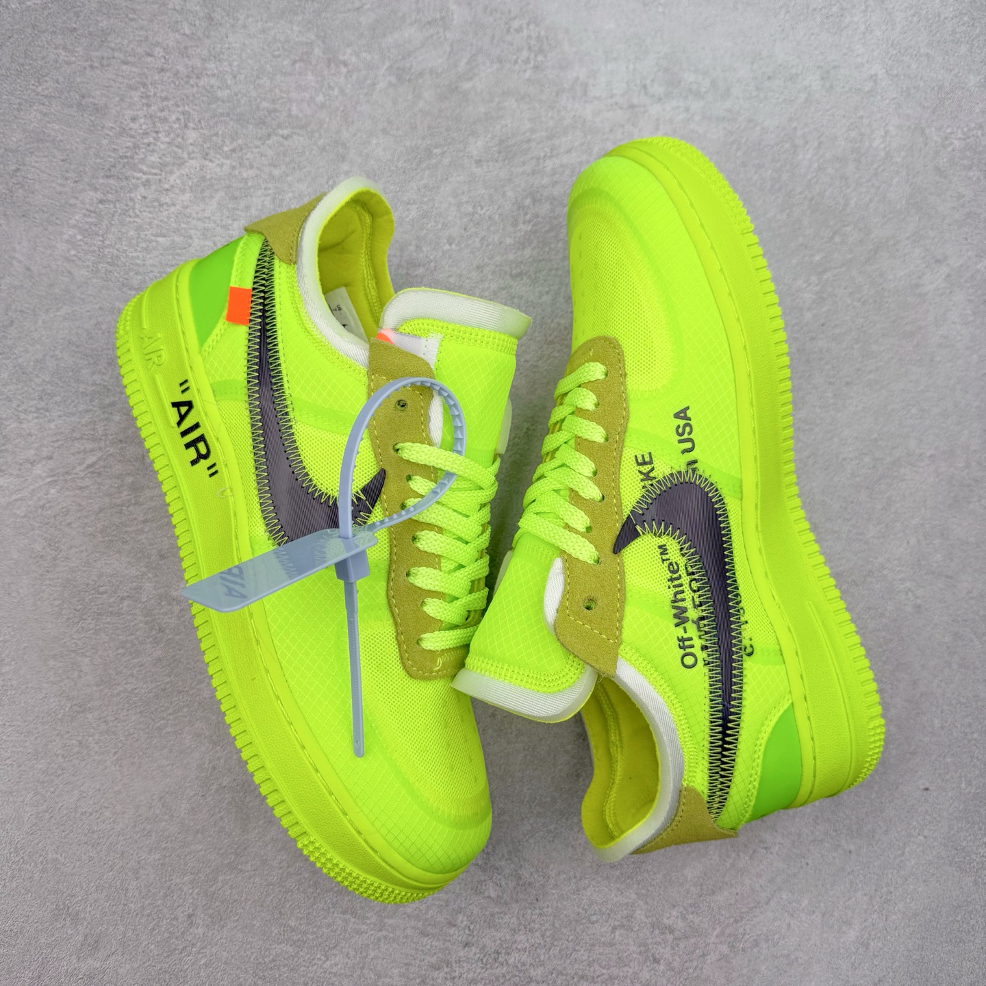 图片[3]-＃福利特价 NK Air Force 1´07 Low 空军一号低帮百搭休闲运动板鞋 柔软、弹性十足的缓震性能和出色的中底设计 横跨复古与现代的外型结合 造就出风靡全球 三十多年的Force 1 直到今天还深受青睐 尺码：36 36.5 37.5 38 38.5 39 40 40.5 41 42 42.5 43 44 44.5 45-选品中心