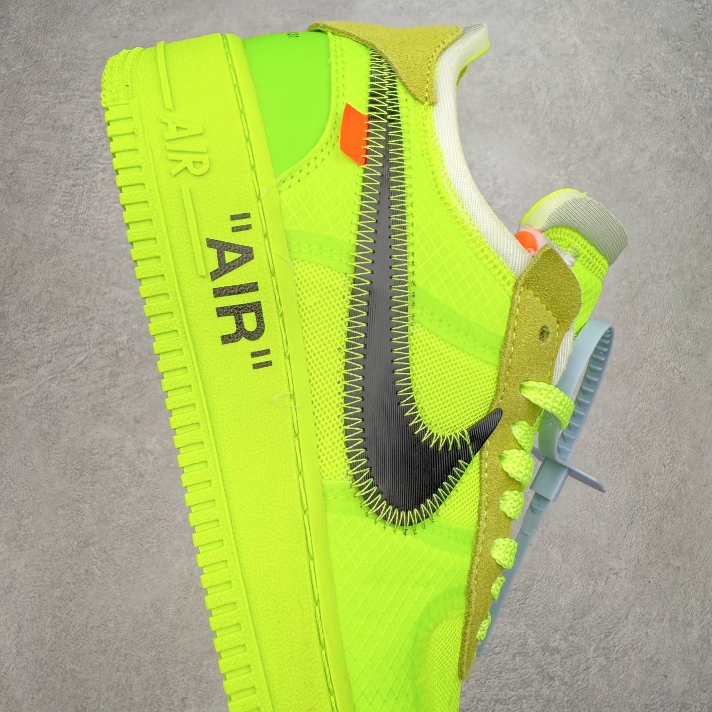 图片[6]-＃福利特价 NK Air Force 1´07 Low 空军一号低帮百搭休闲运动板鞋 柔软、弹性十足的缓震性能和出色的中底设计 横跨复古与现代的外型结合 造就出风靡全球 三十多年的Force 1 直到今天还深受青睐 尺码：36 36.5 37.5 38 38.5 39 40 40.5 41 42 42.5 43 44 44.5 45-选品中心