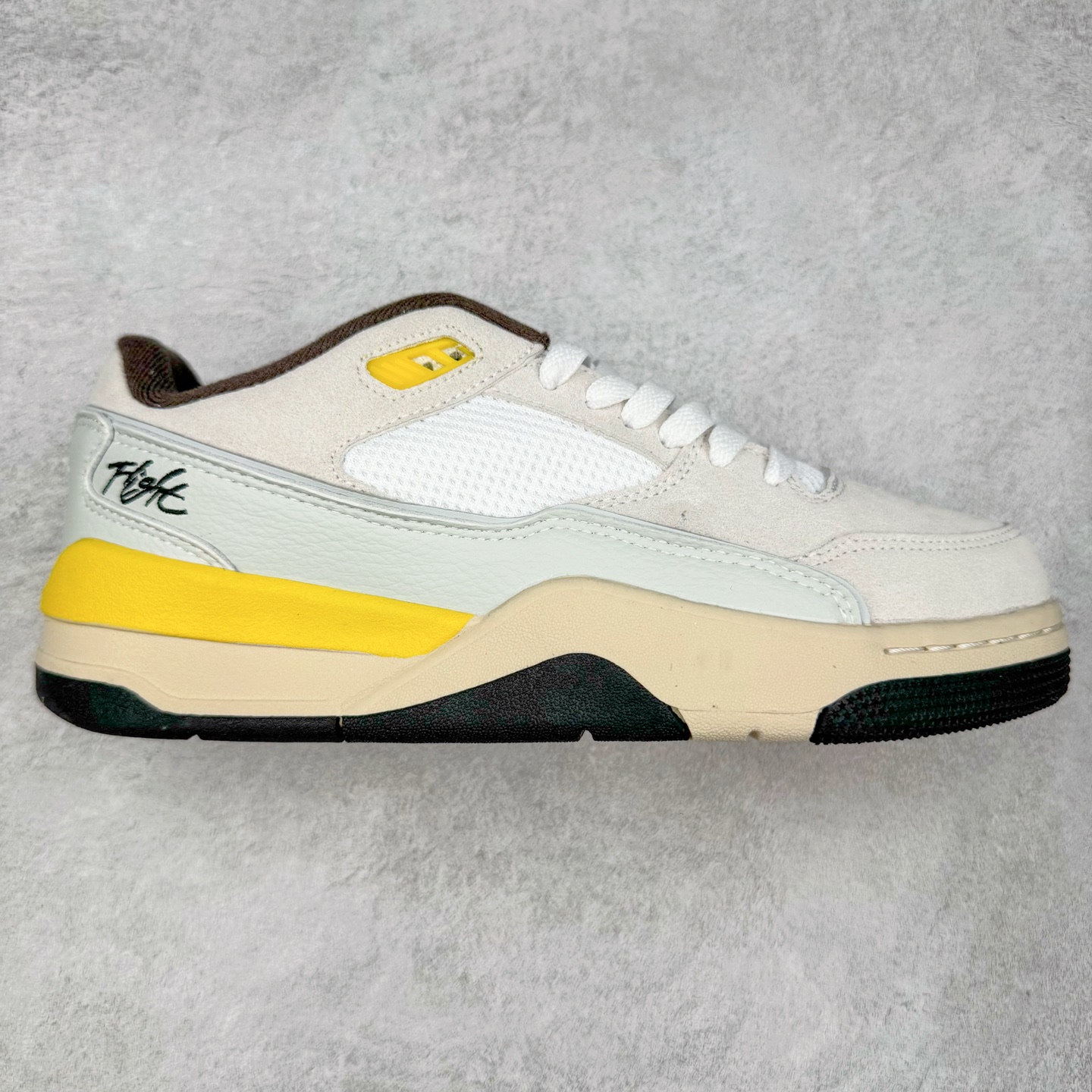 图片[5]-Air Jordan AJ Flight Court 乔丹低帮复古篮球鞋 设计简约又不失复古韵味鞋内的鞋垫柔软且有弹性 能够很好地缓冲落地时的冲击力鞋面的材质贴合脚部 鞋底的纹路设计合理 抓地力很强 尺码： 36 36.5 37.5 38 38.5 39 40 40.5 41 42 42.5 43 44 45 46 47 47.5-选品中心