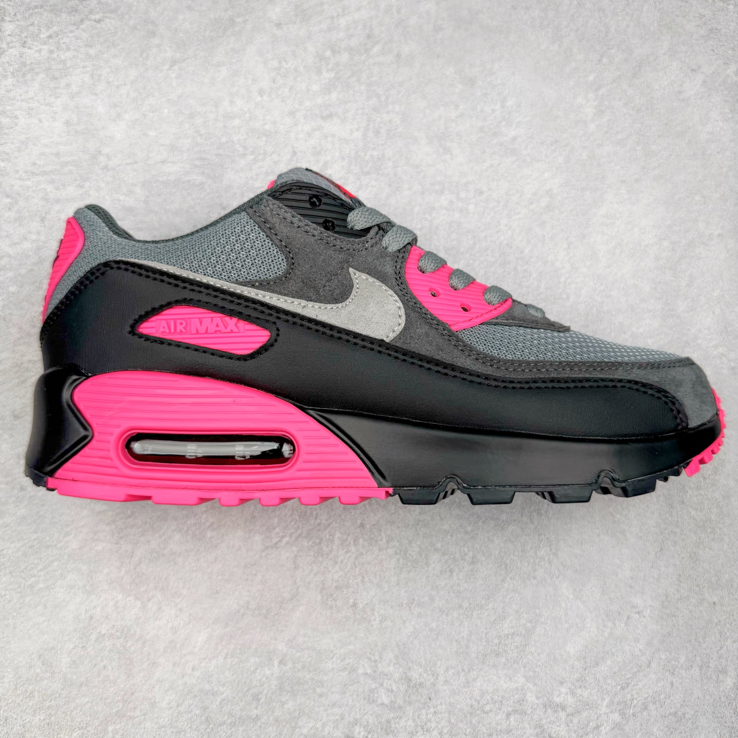 ＃MX版 NK Air MAX 90 气垫复古减震跑步鞋 DM0029-010 经典重温 独家陆续补货 外单专供大厂出品 品质稳定 一百余色 终端操作 Air Max 90于1990年推出 来自Air Max系列 在Air Max 1的基础上改进而得 增加了气垫面积 外型上也更为流线 最特別的就是加入了菱纹塑胶嵌板 为Air Max 90增添了许多潮流气息 皮革鞋面 造就出色耐穿性和支撑力 Max Air缓震配置搭配泡棉中底 令Air Max 90轻盈而舒适 华夫格橡胶外底 铸就Air Max 90非凡的抓地力 而Air Max 90不仅是一双跑鞋 它成功跨越了时间的演进 成为了球鞋文化与潮流圈中最熟为人知的鞋款之一 尺码：36 36.5 37.5 38 38.5 39 40 40.5 41 42 42.5 43 44 44.5 45-选品中心