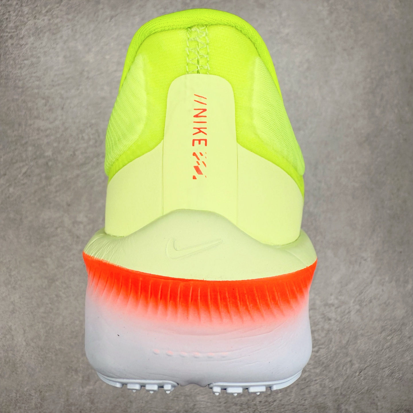 图片[8]-NK ZoomX Invincible Run Flyknit 6 轻量跑鞋 飞织低帮休闲运动慢跑鞋 FN8455-701 此鞋专为短跑运动员而生 是为 5 至 10 公里距离的赛事和训练打造 整体设计采用流线型的轻质工程网眼材质构成鞋面 并与其他 Running 旗舰鞋款同样搭载全脚掌 ZoomX 缓冲中底 搭配 Pebax 物料与橡胶外底 ZoomX StreakFly 首发配色以Prototype呈现 其灵感是来自开发期间的磨损测试 透过编号的标记与内侧的预期跑步距离突出研发过程 尺码：36 36.5 37.5 38 38.5 39 40 40.5 41 42 42.5 43 44 45-选品中心