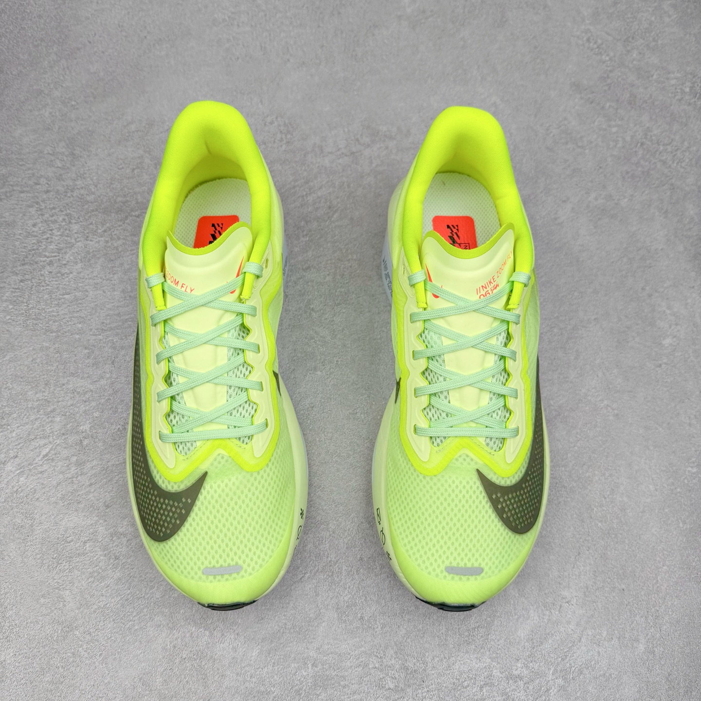 图片[2]-NK ZoomX Invincible Run Flyknit 6 轻量跑鞋 飞织低帮休闲运动慢跑鞋 FN8455-701 此鞋专为短跑运动员而生 是为 5 至 10 公里距离的赛事和训练打造 整体设计采用流线型的轻质工程网眼材质构成鞋面 并与其他 Running 旗舰鞋款同样搭载全脚掌 ZoomX 缓冲中底 搭配 Pebax 物料与橡胶外底 ZoomX StreakFly 首发配色以Prototype呈现 其灵感是来自开发期间的磨损测试 透过编号的标记与内侧的预期跑步距离突出研发过程 尺码：36 36.5 37.5 38 38.5 39 40 40.5 41 42 42.5 43 44 45-选品中心