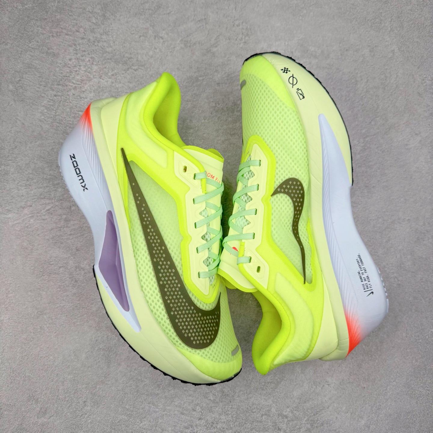 图片[3]-NK ZoomX Invincible Run Flyknit 6 轻量跑鞋 飞织低帮休闲运动慢跑鞋 FN8455-701 此鞋专为短跑运动员而生 是为 5 至 10 公里距离的赛事和训练打造 整体设计采用流线型的轻质工程网眼材质构成鞋面 并与其他 Running 旗舰鞋款同样搭载全脚掌 ZoomX 缓冲中底 搭配 Pebax 物料与橡胶外底 ZoomX StreakFly 首发配色以Prototype呈现 其灵感是来自开发期间的磨损测试 透过编号的标记与内侧的预期跑步距离突出研发过程 尺码：36 36.5 37.5 38 38.5 39 40 40.5 41 42 42.5 43 44 45-选品中心