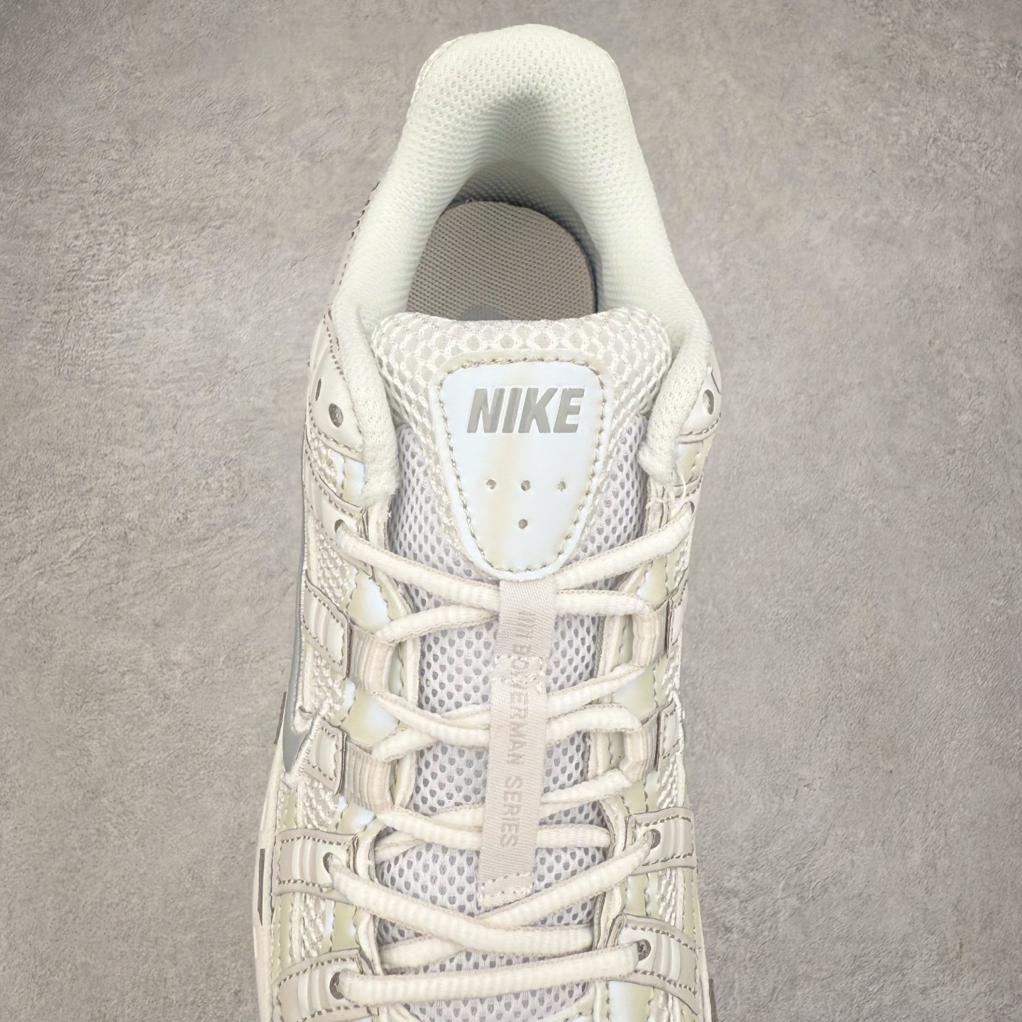 图片[5]-NK P-6000 系列低帮复古老爹风休闲运动舒适慢跑鞋 IF1756-100 融合 Pegasus 过往运动鞋设计 助力 21 世纪早期跑步运动跃升时尚新高度 采用透气网眼布、运动风格线条和耐穿覆面 兼具吸睛外观和舒适感受 中底泡绵以田径赛道为灵感 打造厚实设计 缔造出众缓震性能 尺码：36 36.5 37.5 38 38.5 39 40 40.5 41 42 42.5 43 44 44.5 45-选品中心