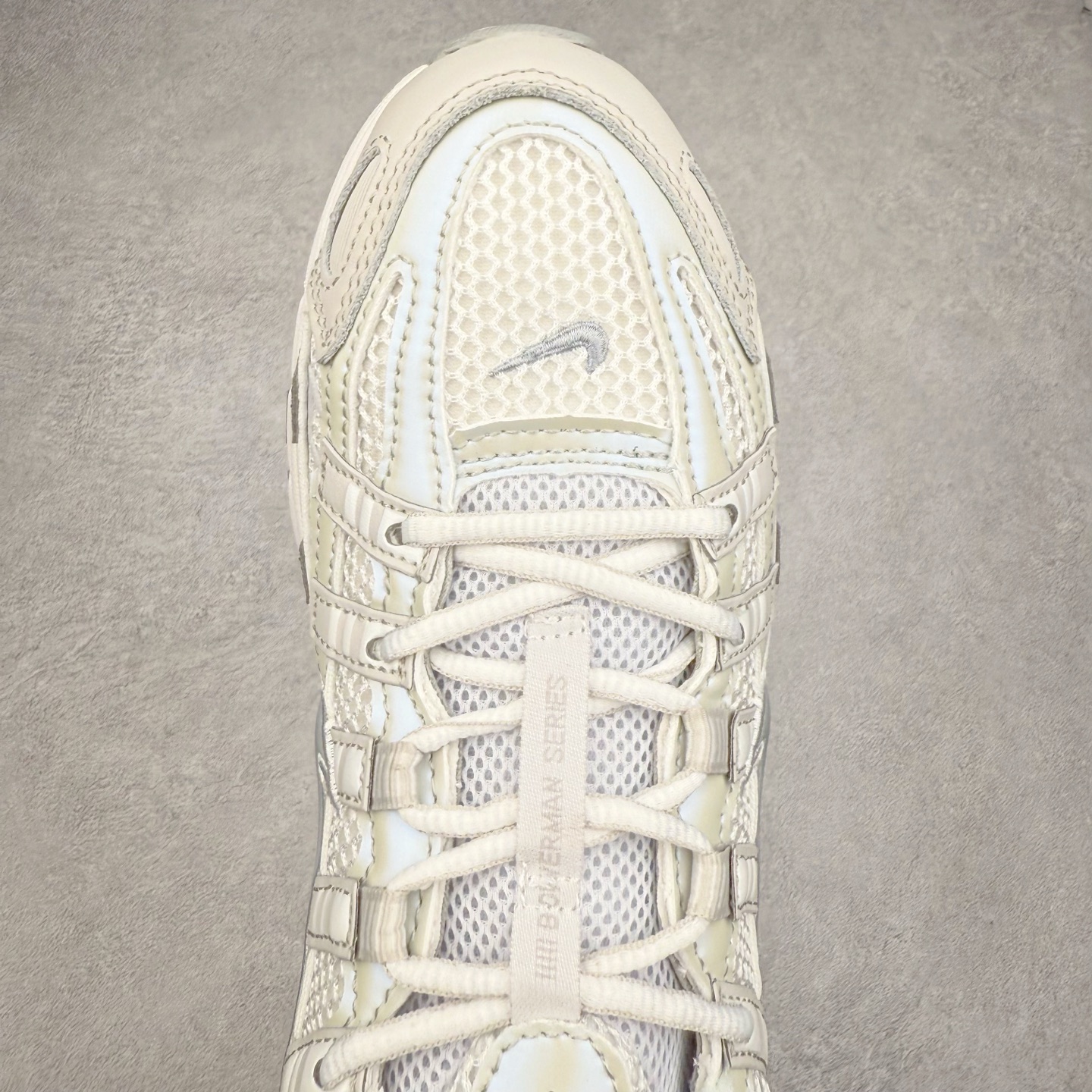 图片[4]-NK P-6000 系列低帮复古老爹风休闲运动舒适慢跑鞋 IF1756-100 融合 Pegasus 过往运动鞋设计 助力 21 世纪早期跑步运动跃升时尚新高度 采用透气网眼布、运动风格线条和耐穿覆面 兼具吸睛外观和舒适感受 中底泡绵以田径赛道为灵感 打造厚实设计 缔造出众缓震性能 尺码：36 36.5 37.5 38 38.5 39 40 40.5 41 42 42.5 43 44 44.5 45-选品中心