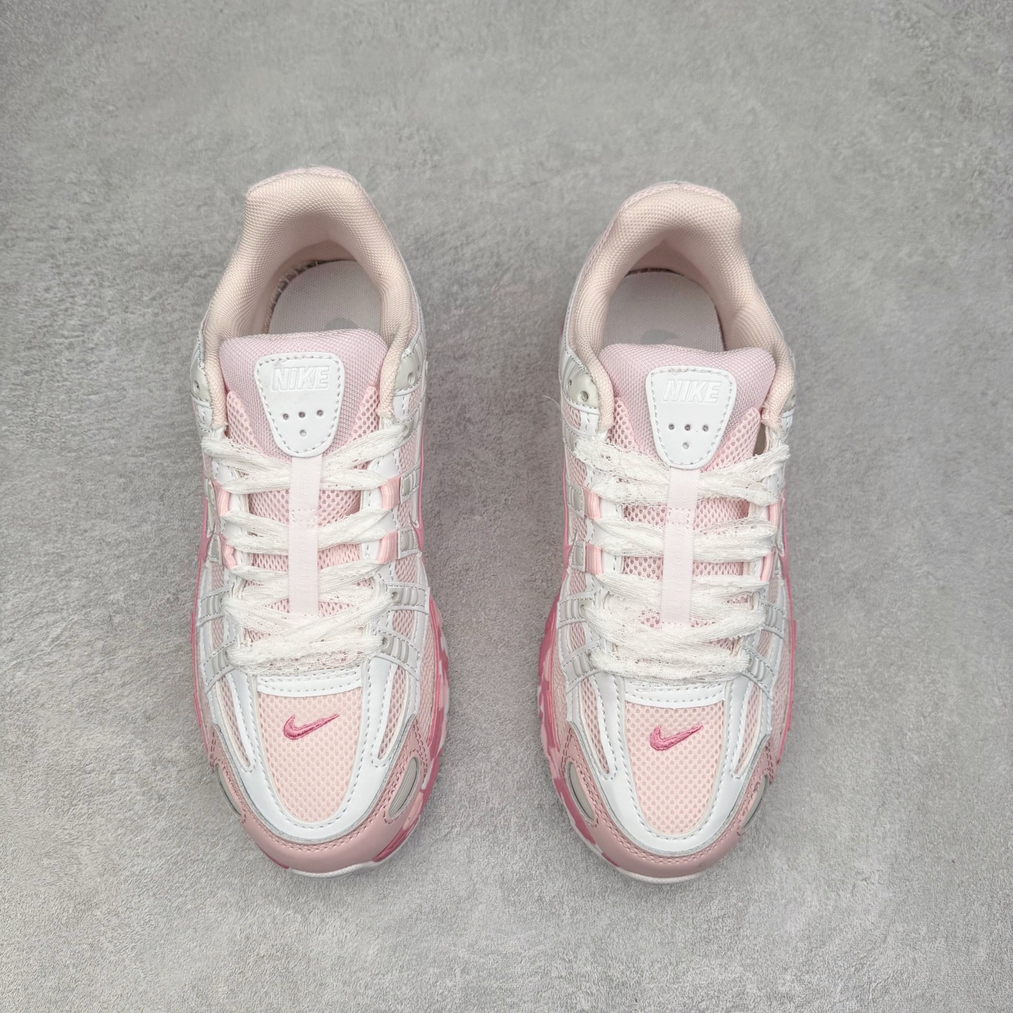 图片[2]-NK P-6000 系列低帮复古老爹风休闲运动舒适慢跑鞋 CV2209-111 融合 Pegasus 过往运动鞋设计 助力 21 世纪早期跑步运动跃升时尚新高度 采用透气网眼布、运动风格线条和耐穿覆面 兼具吸睛外观和舒适感受 中底泡绵以田径赛道为灵感 打造厚实设计 缔造出众缓震性能 尺码：36 36.5 37.5 38 38.5 39 40 40.5 41 42 42.5 43 44 44.5 45-选品中心