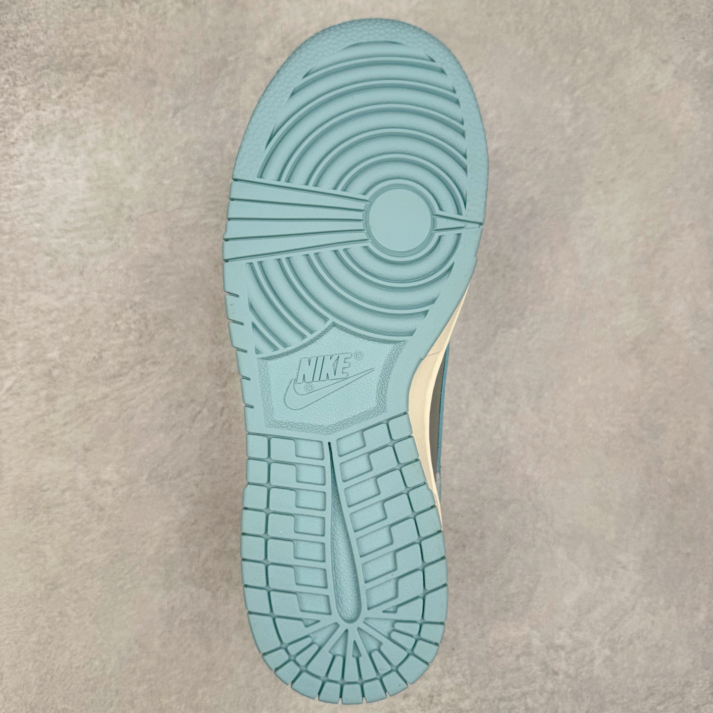 图片[9]-＃F版 NK Dunk Low 灰蓝 HF5441-001 性价比王者 极限压缩利润空间 超乎所想的高性价比 用料绝不含糊 原盒原配 正确耐磨橡胶大底 超高清洁度 全鞋零毛边皮料切割 全套原楦原模倾力打造完美版型 尺码：36 36.5 37.5 38 38.5 39 40 40.5 41 42 42.5 43 44 44.5 45 46 47.5-选品中心