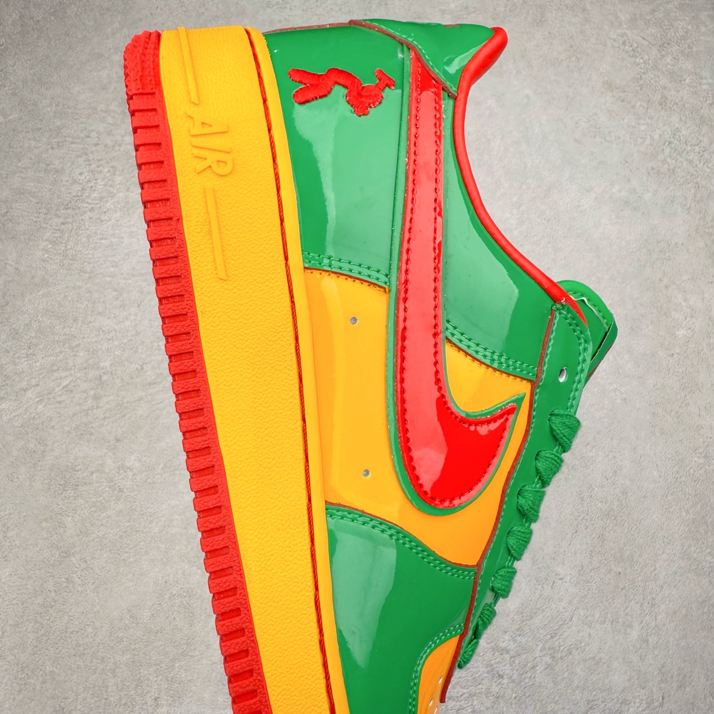 图片[6]-NK Air Force 1´07 Low 空军一号低帮百搭休闲运动板鞋 IH4383-300 柔软、弹性十足的缓震性能和出色的中底设计 横跨复古与现代的外型结合 造就出风靡全球 三十多年的Force 1 直到今天还深受青睐 实拍调校N版已经零色差零失真 百分百还原实物色彩所见即所得 不存在货不对板色差等低级问题 选购参考实物拍摄 不混卖不参货 只用心做好货严格选品 承诺混一赔十 尺码：36 36.5 37.5 38 38.5 39 40 40.5 41 42 42.5 43 44 44.5 45-选品中心