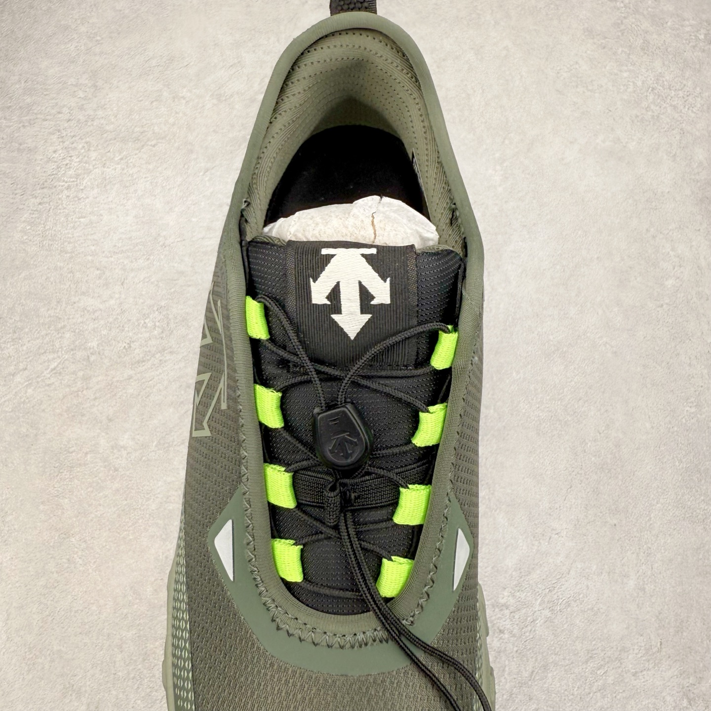 图片[5]-DESCENTE SKI STYLE SNOW RIDE 迪桑特舒适防滑耐磨低帮生活休闲鞋 DESCENTE（迪桑特）创立于1935年，品牌名取自法语词汇，意为“滑降”。品牌箭头标识代表滑雪的三种技术“高速直线滑行”、“穿越”和“侧滑”，也寓意品牌在打造高端专业运动产品中不断追求完美的创新精神，致力于成为中国高端专业滑雪、综训、女子、铁人三项、高尔夫的第一品牌。尺码：39 40 40.5 41 42 42.5 43 44 44.5 45-选品中心