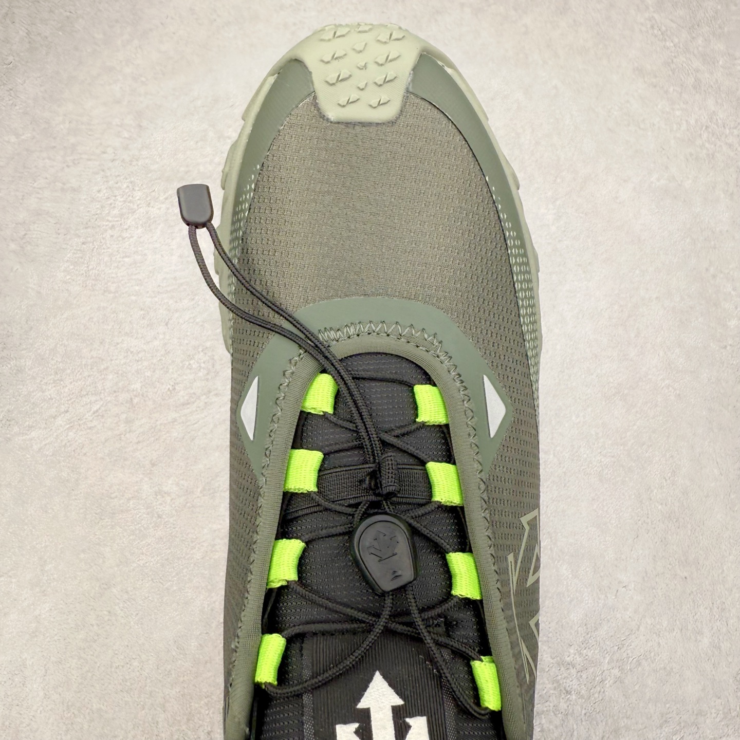 图片[4]-DESCENTE SKI STYLE SNOW RIDE 迪桑特舒适防滑耐磨低帮生活休闲鞋 DESCENTE（迪桑特）创立于1935年，品牌名取自法语词汇，意为“滑降”。品牌箭头标识代表滑雪的三种技术“高速直线滑行”、“穿越”和“侧滑”，也寓意品牌在打造高端专业运动产品中不断追求完美的创新精神，致力于成为中国高端专业滑雪、综训、女子、铁人三项、高尔夫的第一品牌。尺码：39 40 40.5 41 42 42.5 43 44 44.5 45-选品中心