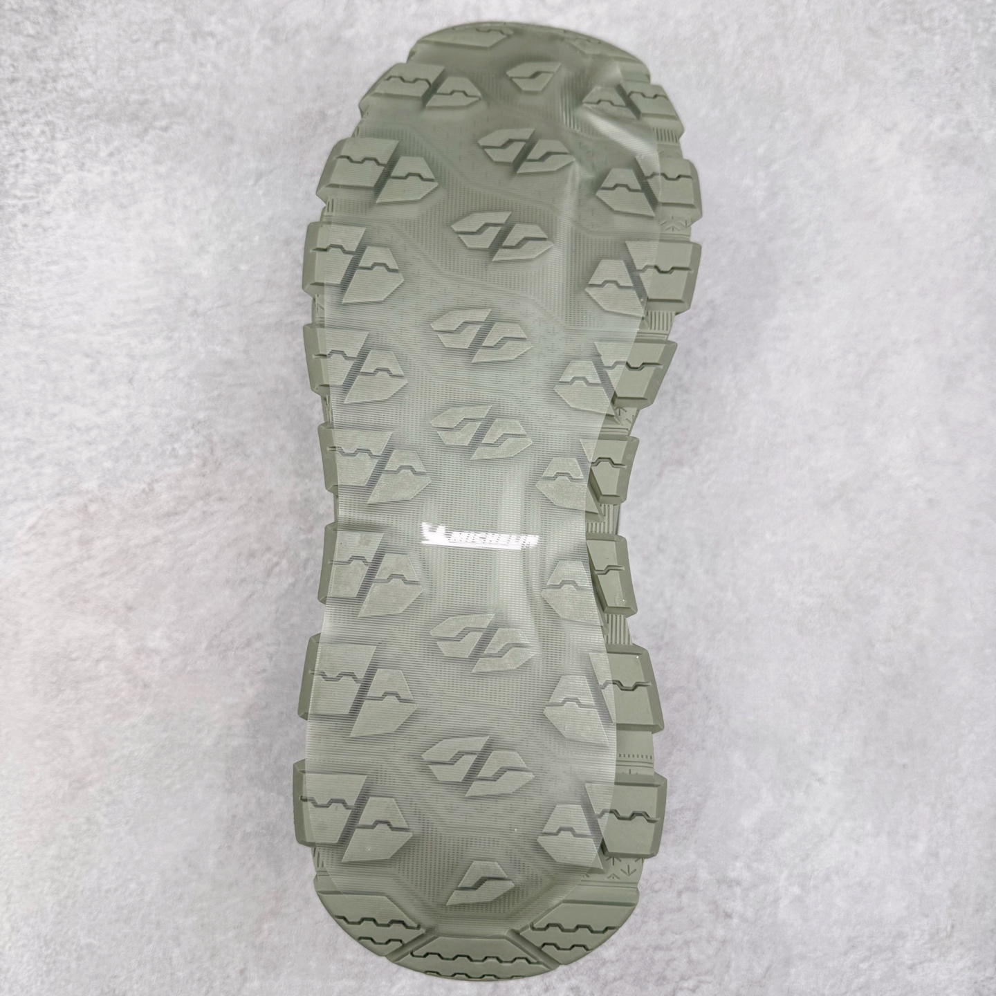 图片[9]-DESCENTE SKI STYLE SNOW RIDE 迪桑特舒适防滑耐磨低帮生活休闲鞋 DESCENTE（迪桑特）创立于1935年，品牌名取自法语词汇，意为“滑降”。品牌箭头标识代表滑雪的三种技术“高速直线滑行”、“穿越”和“侧滑”，也寓意品牌在打造高端专业运动产品中不断追求完美的创新精神，致力于成为中国高端专业滑雪、综训、女子、铁人三项、高尔夫的第一品牌。尺码：39 40 40.5 41 42 42.5 43 44 44.5 45-选品中心