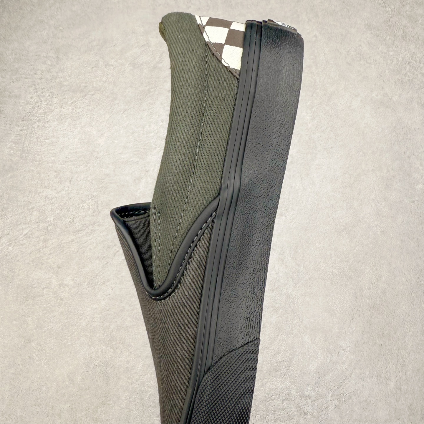 图片[7]-Vainl Archive x Vans Slip-On 牛仔一脚蹬 联名款 休闲低帮板鞋 鞋面运用VAINL ARCHIVE标志性黑棕配色配上耐磨的丹宁牛仔布 简约耐穿 凸显质感 后跟及内衬点缀Vans标志性满印棋盘格设计 货号：VN000BVZRUX1 尺码：35 36 36.5 37 38 38.5 39 40 40.5 41 42 42.5 43 44-选品中心